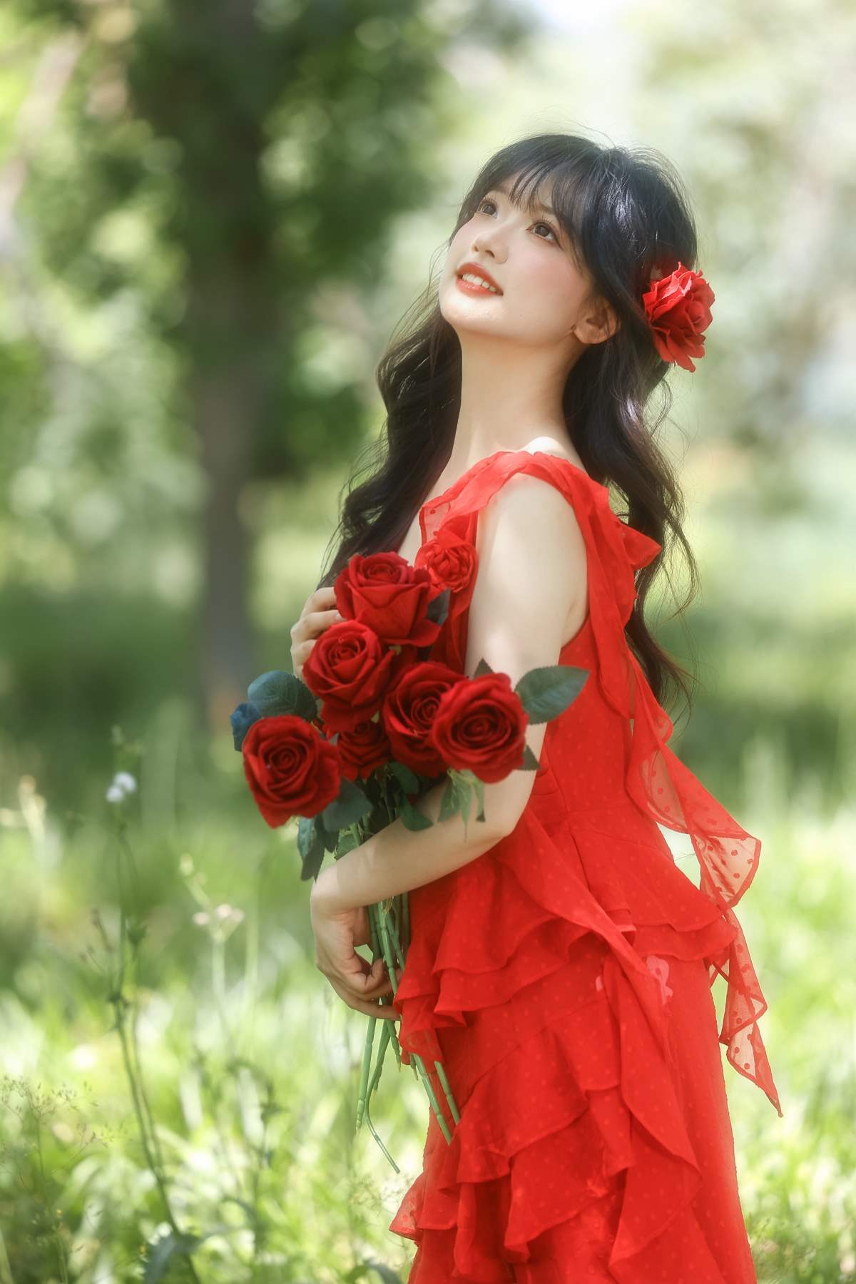 [YITUYU艺图语]2025.05.27 满屏生命力，像极了夏日肆意绽放的红玫瑰 狮子