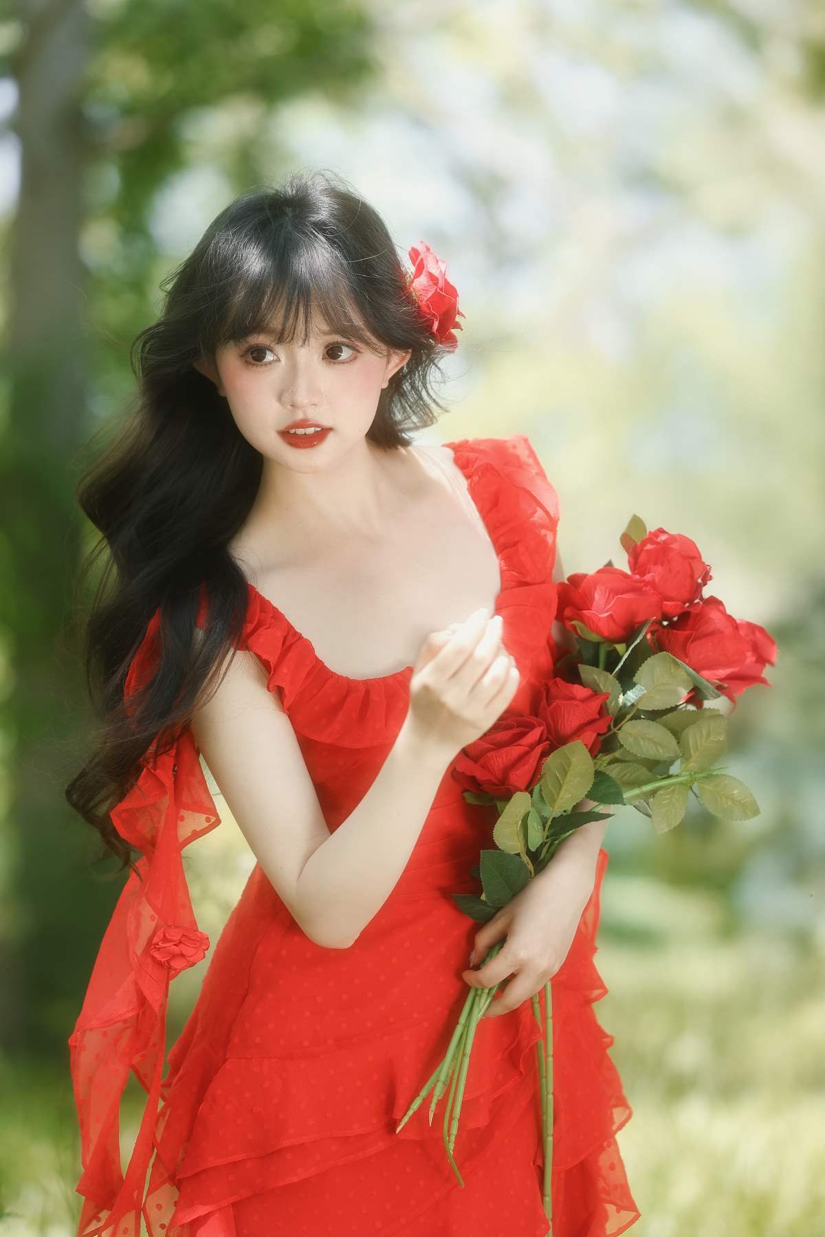 [YITUYU艺图语]2025.05.27 满屏生命力，像极了夏日肆意绽放的红玫瑰 狮子 预览图 - 2