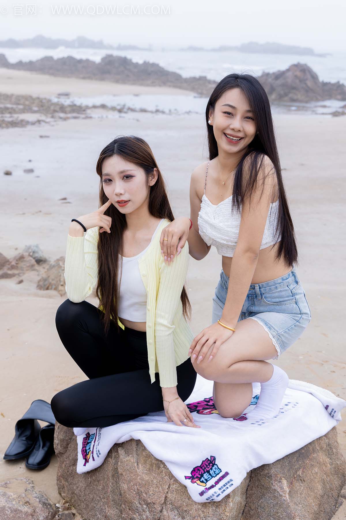 物恋传媒 NO.2405 岚岚泡泡-长靴、运动鞋、白棉袜