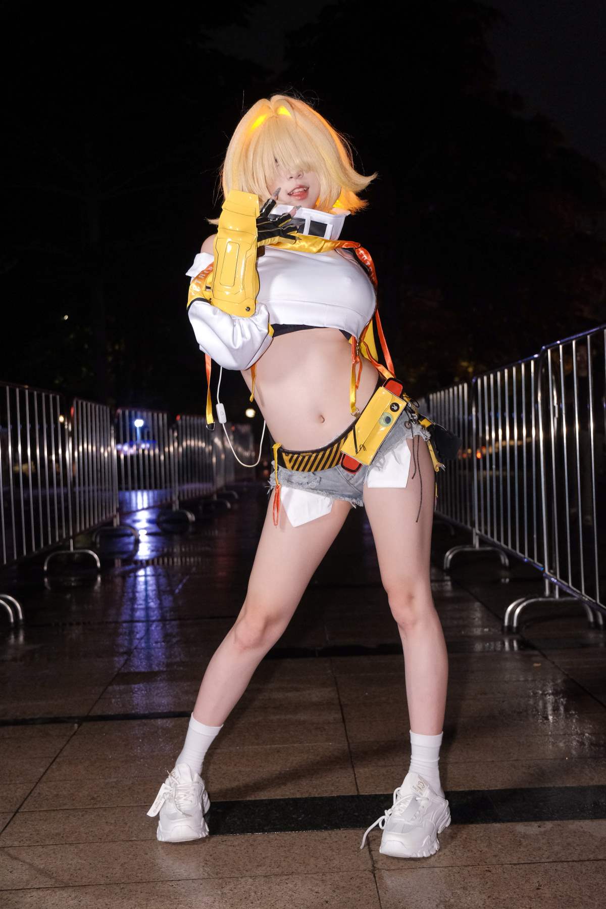 精选街拍作品 NO.4529 牛仔短裤cos小妹