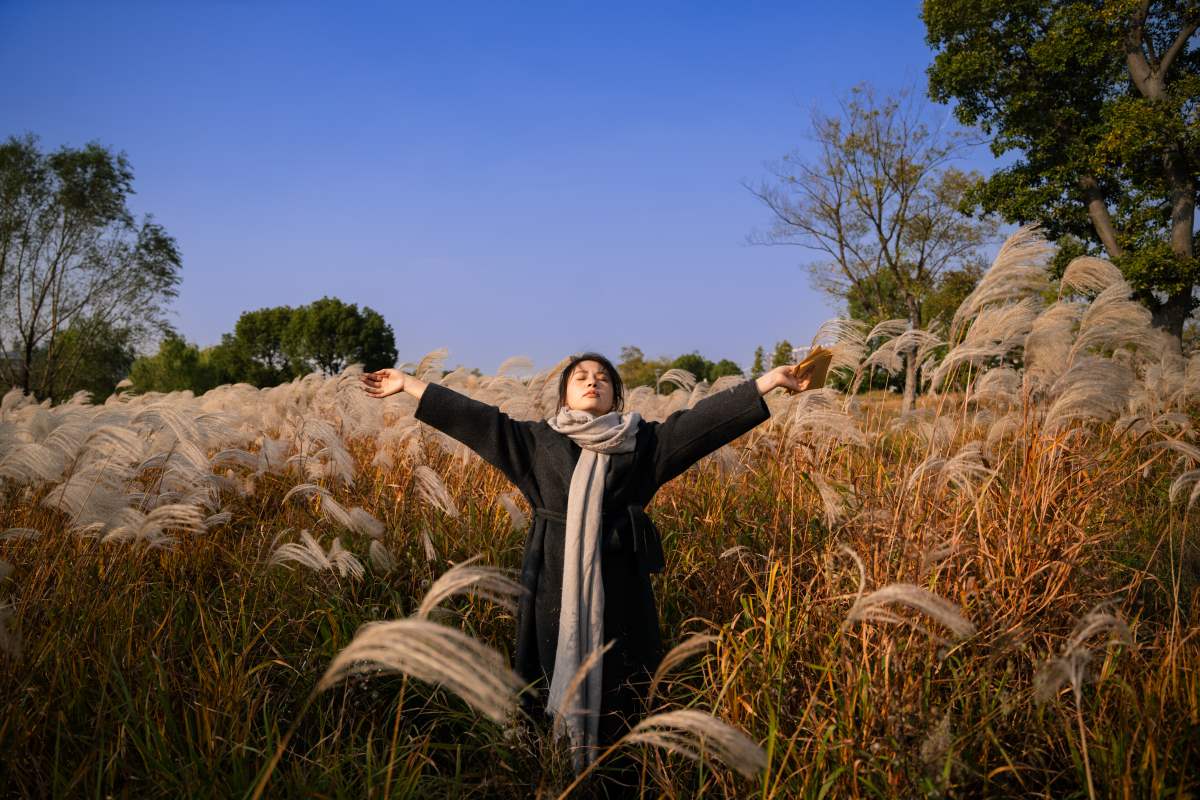 [YITUYU艺图语]2025.06.02 秋日芦苇荡电影感写真 竹官 预览图 - 2