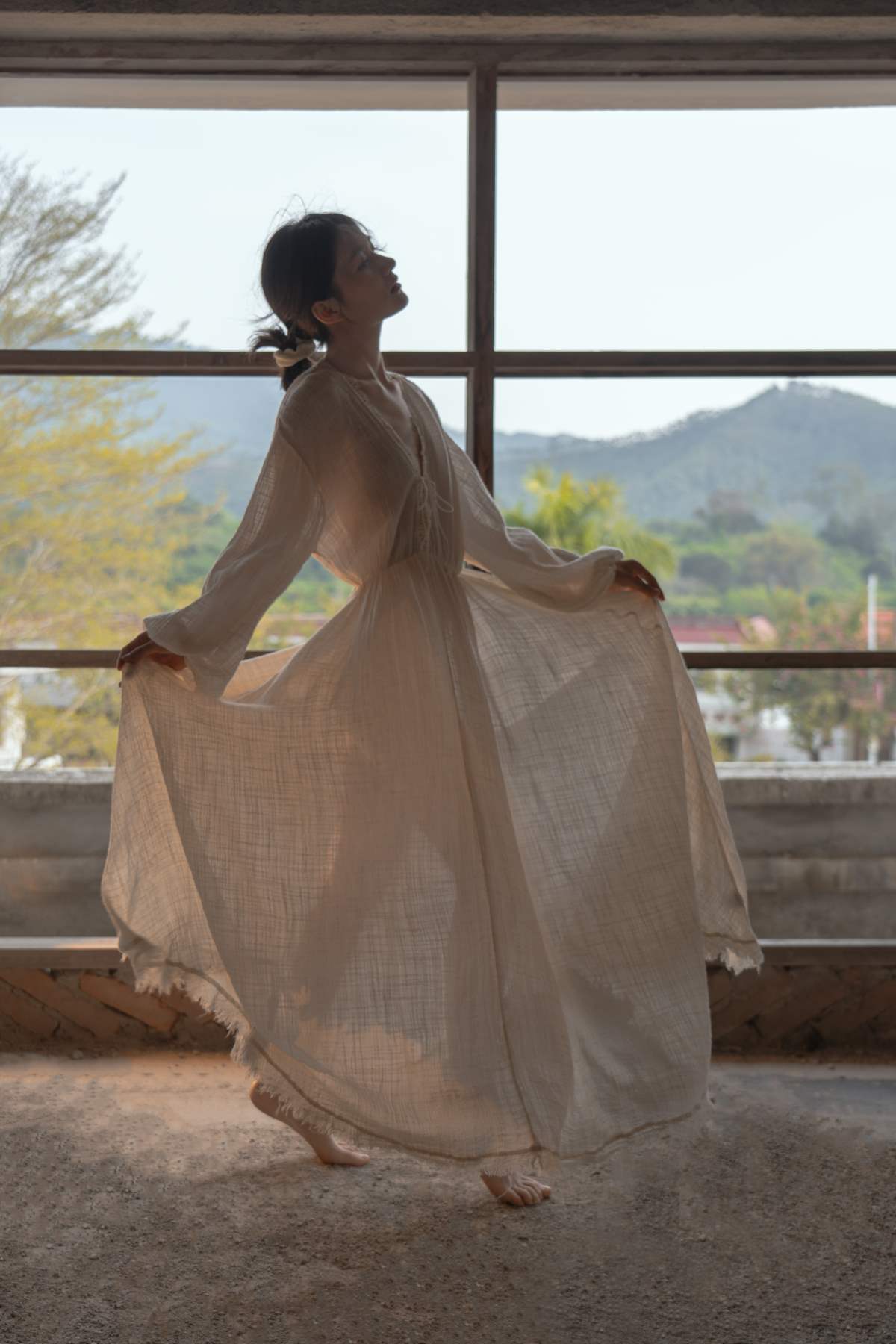 [YITUYU艺图语]2025.06.03 裙摆漫过时光的碎痕 小雨天气