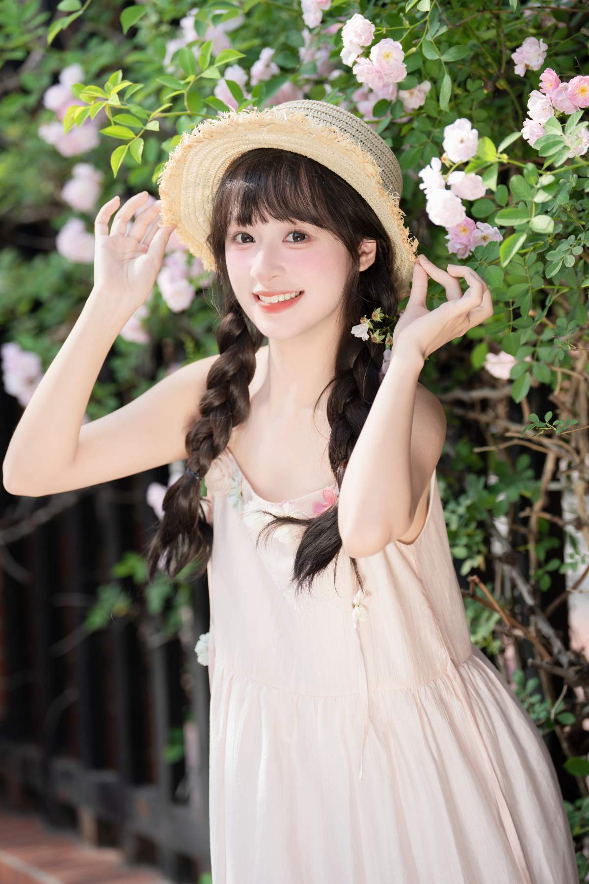 [YITUYU艺图语]2025.06.04 粉色蔷薇 夏芋小年