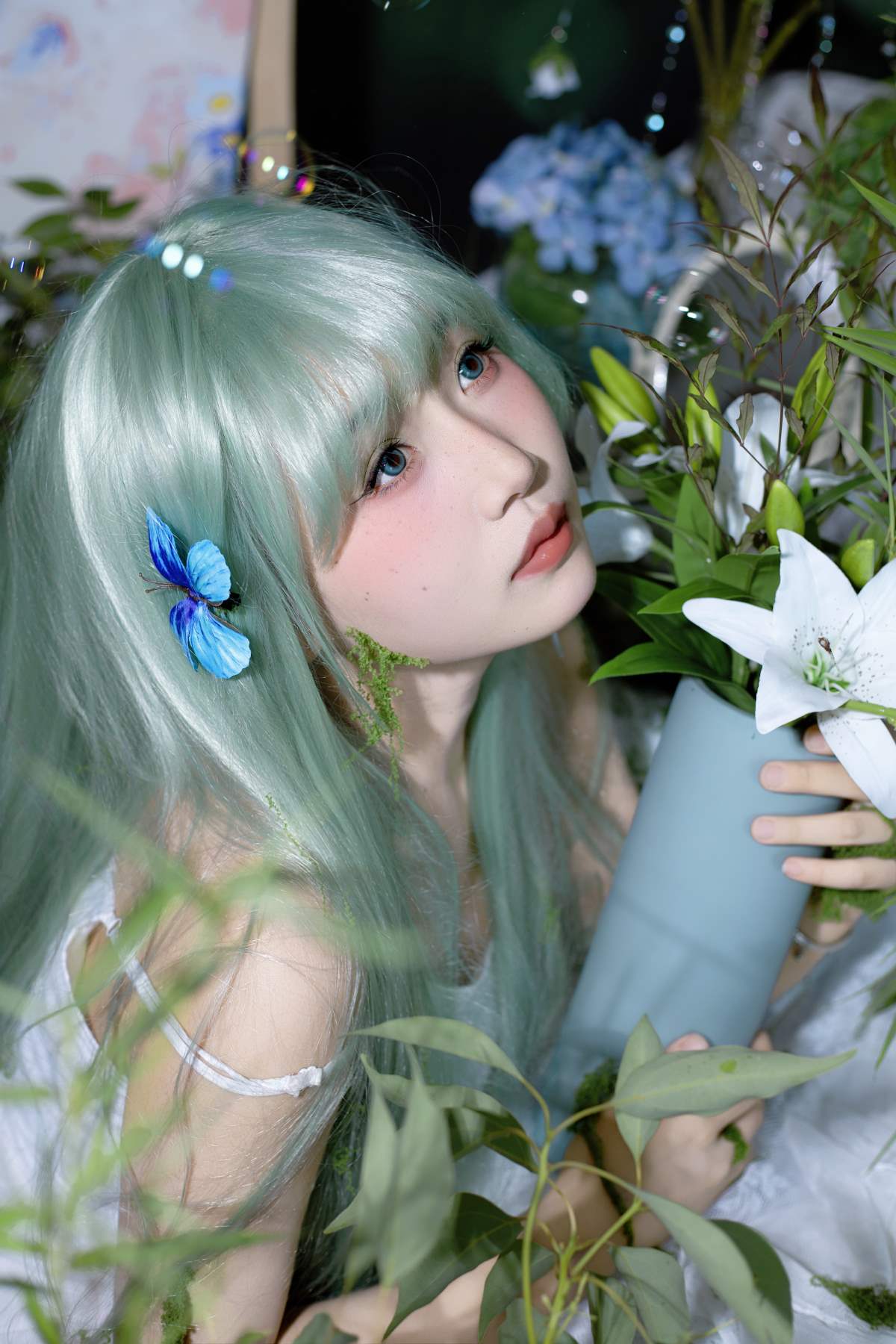 [YITUYU艺图语]2025.06.05 我的身体长满苔藓，跌落在潮湿的绿意里 躲进鲨鱼嘴里