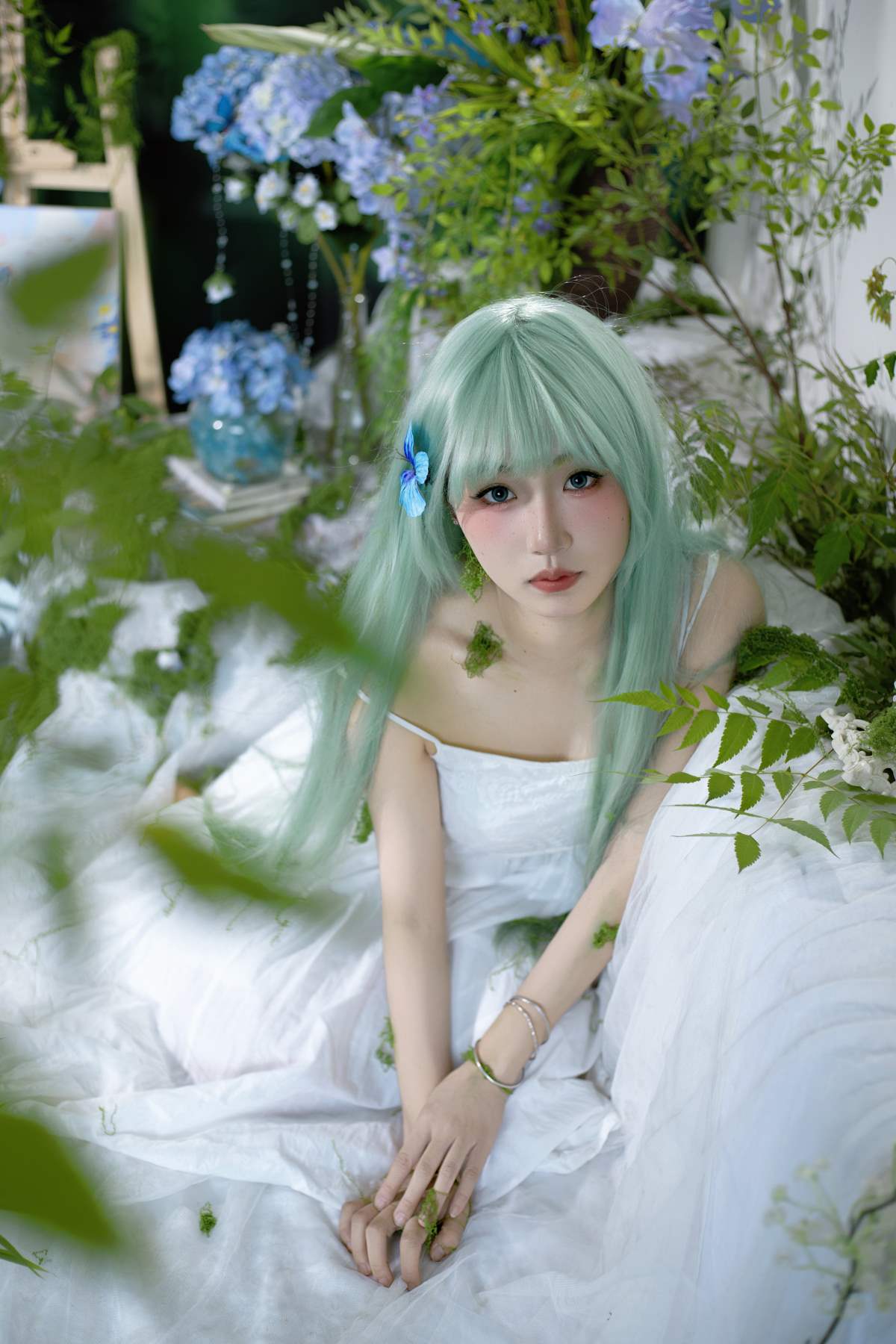 [YITUYU艺图语]2025.06.05 我的身体长满苔藓，跌落在潮湿的绿意里 躲进鲨鱼嘴里 预览图 - 2