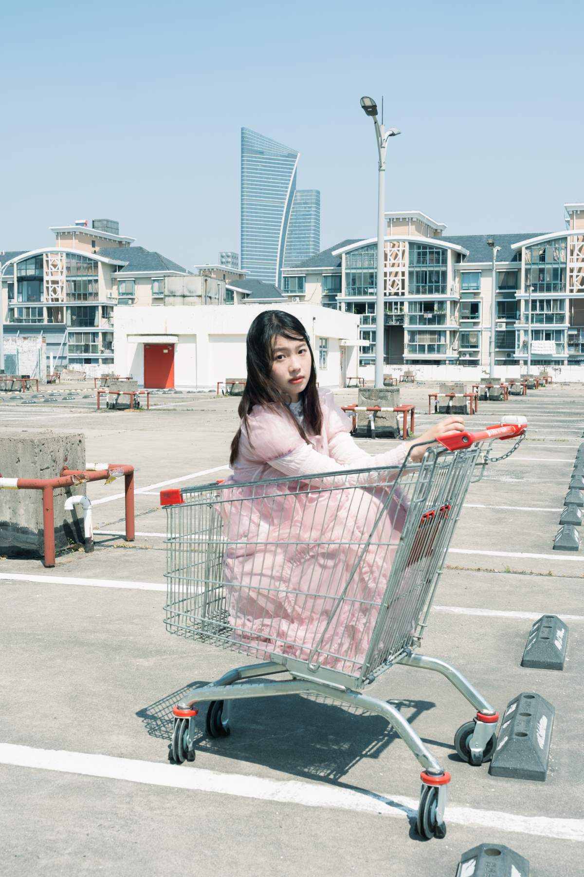 [YITUYU艺图语]2025.06.06 天台邂逅 日系少女的梦幻诗篇 粉色少女