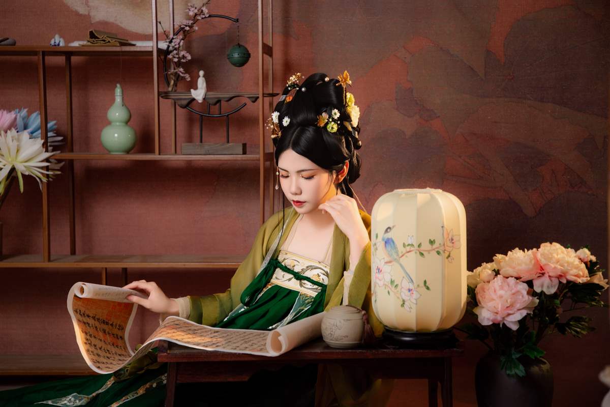 [YITUYU艺图语]2025.06.09 梧桐深院锁清秋 胖头鱼