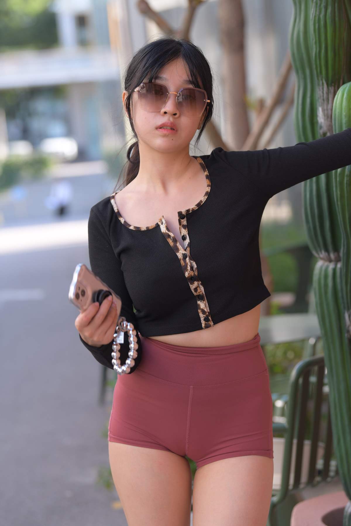 精选街拍作品 NO.4587 一始街拍作品 – 紧身短裤美女