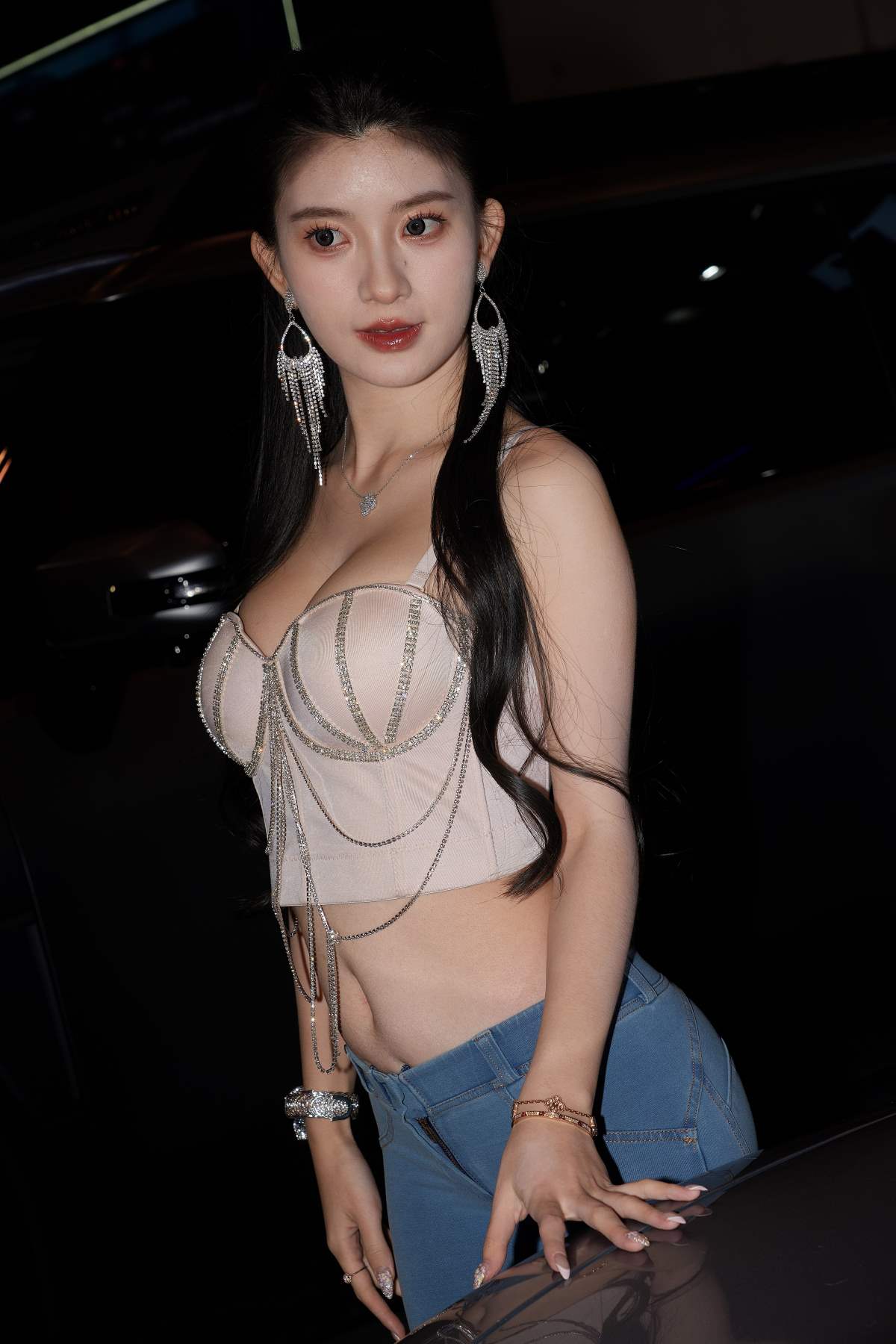 精选街拍作品 NO.4588 紧身牛仔裤好身材