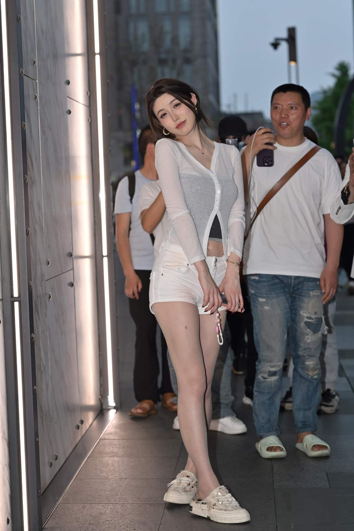 精选街拍作品 NO.4595 甜美可爱白色短裤