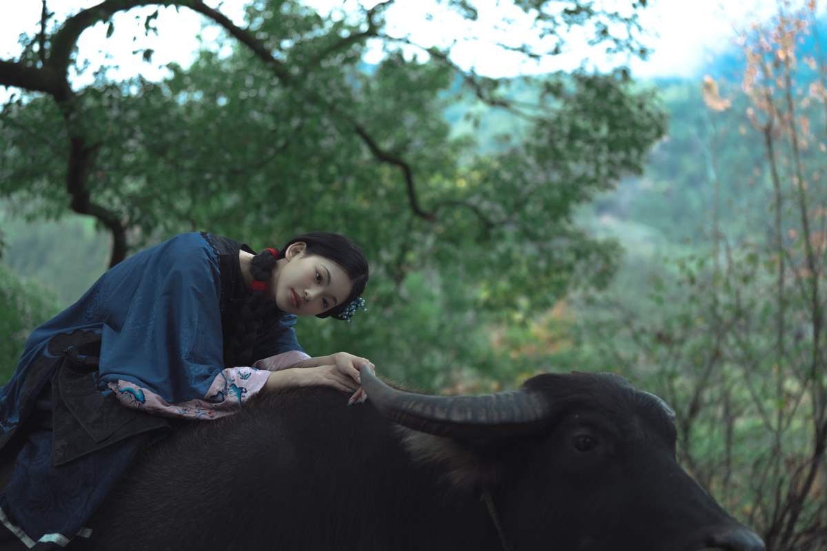 [YITUYU艺图语]2025.06.11 时间停在她骑着牛背的那年 二一芝 预览图 - 2