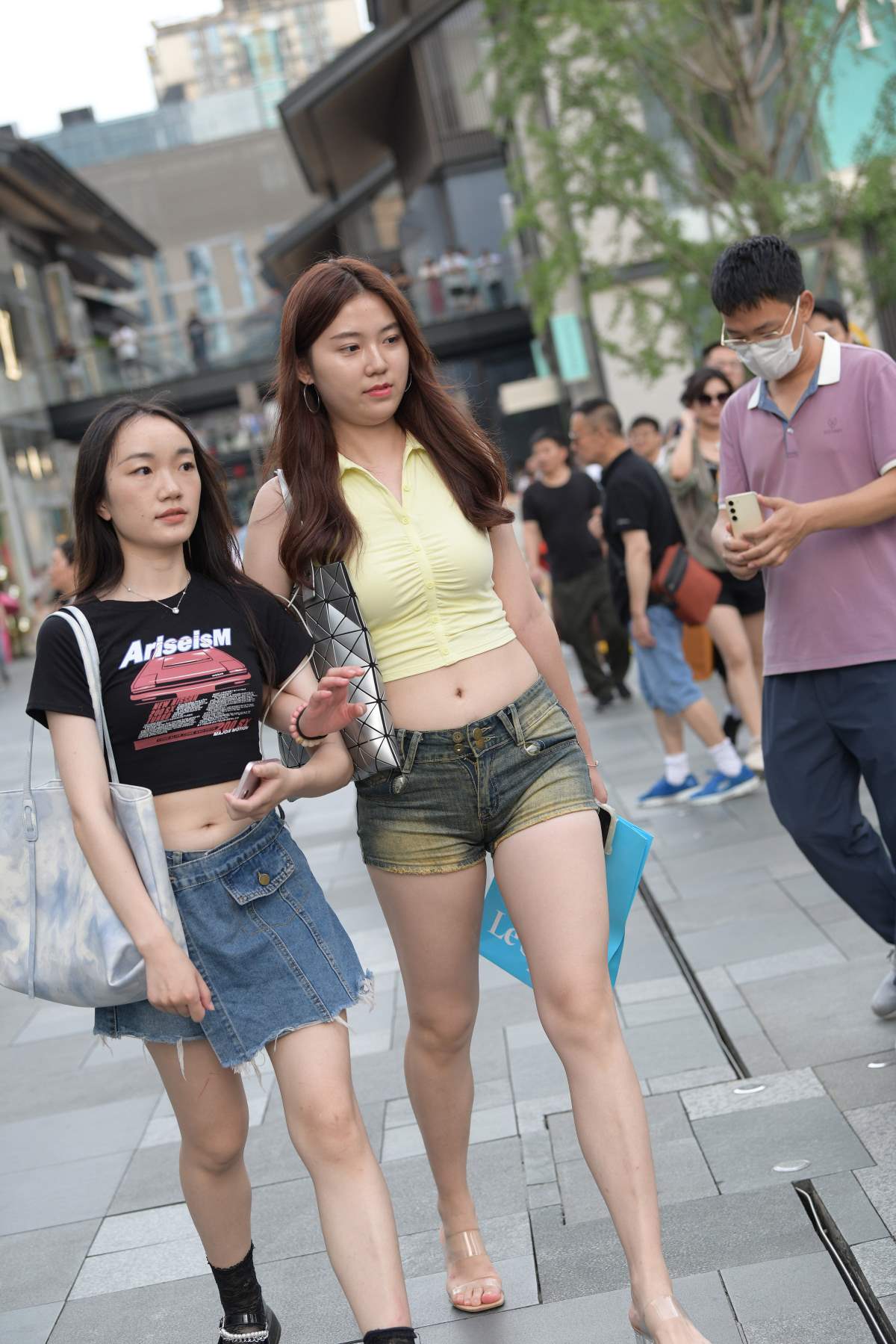 精选街拍作品 NO.4598 温婉牛仔短裤