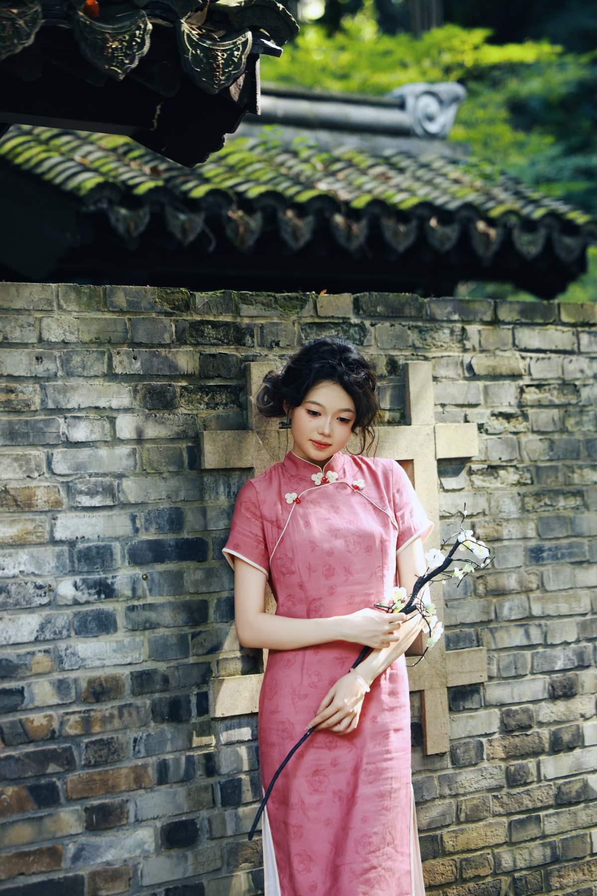 [YITUYU艺图语]2025.06.12 气质如兰 江南旗袍 晨曦 预览图 - 2