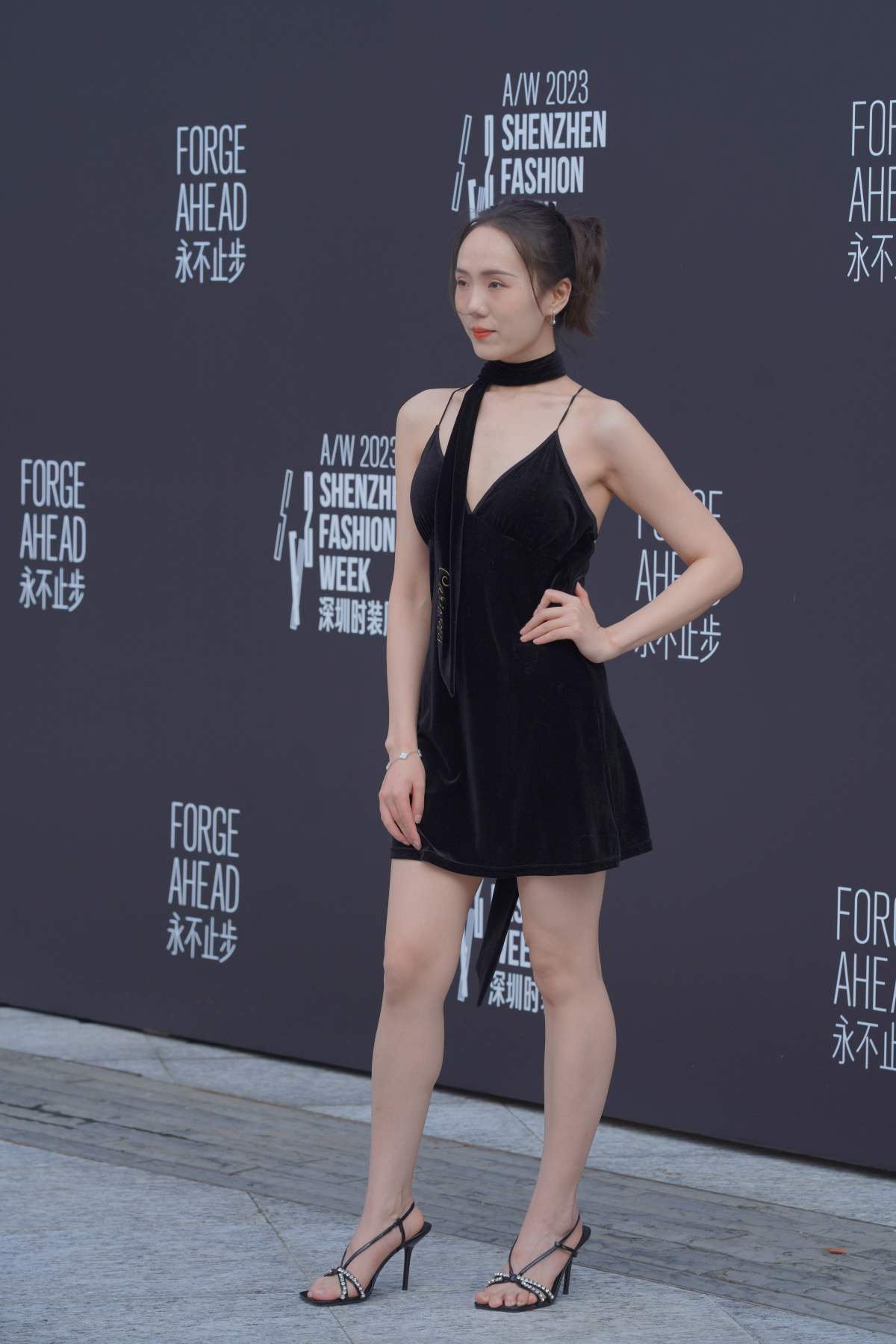 精选街拍作品 NO.4614 迷人黑色吊带