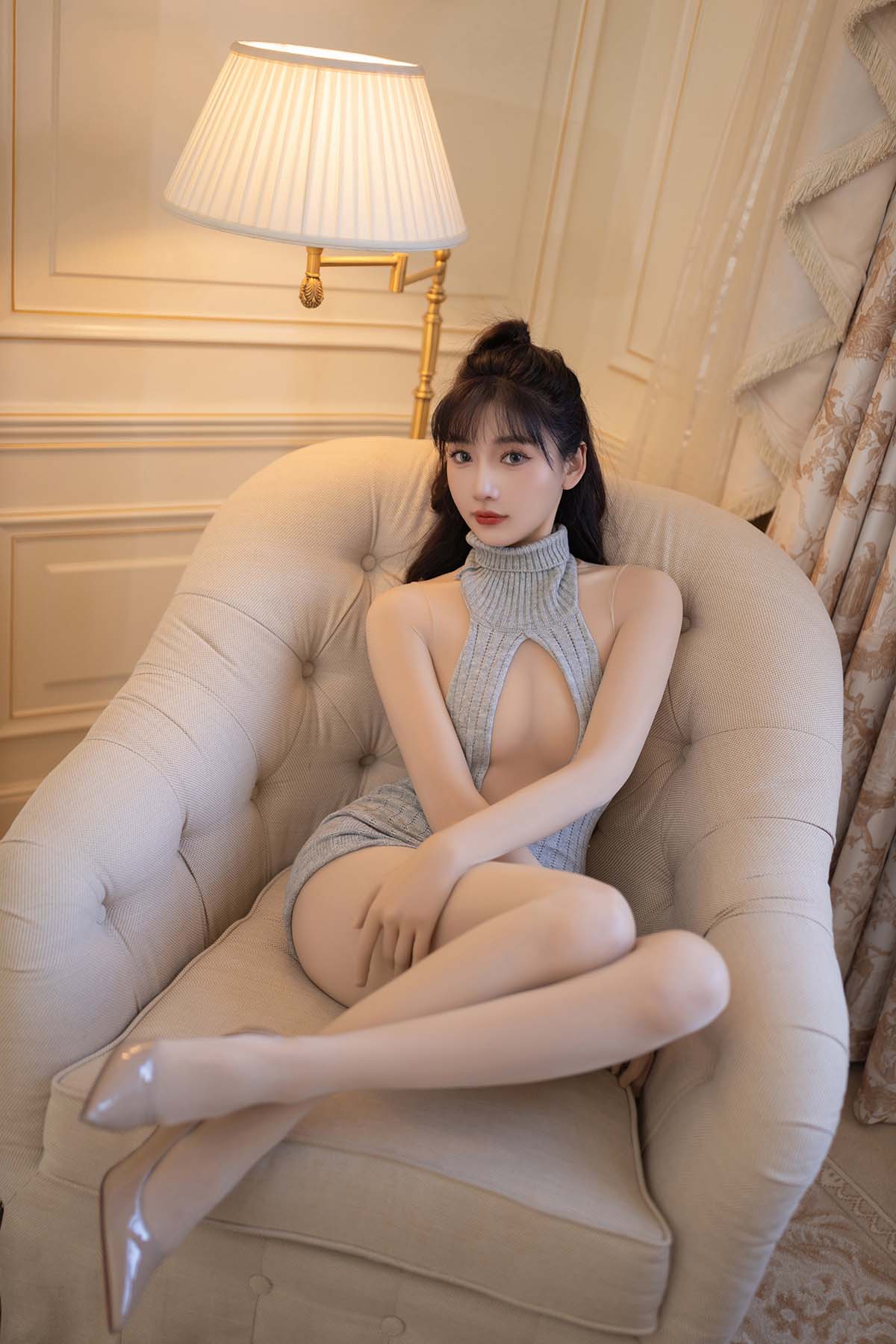 陆萱萱 – 肉色连体衣