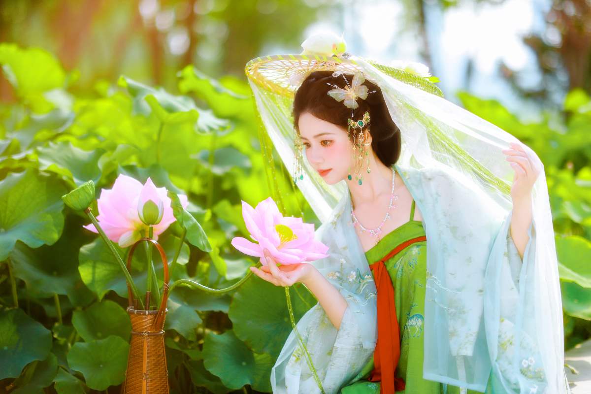 [YITUYU艺图语]2025.06.13 小荷塘 小杜同学