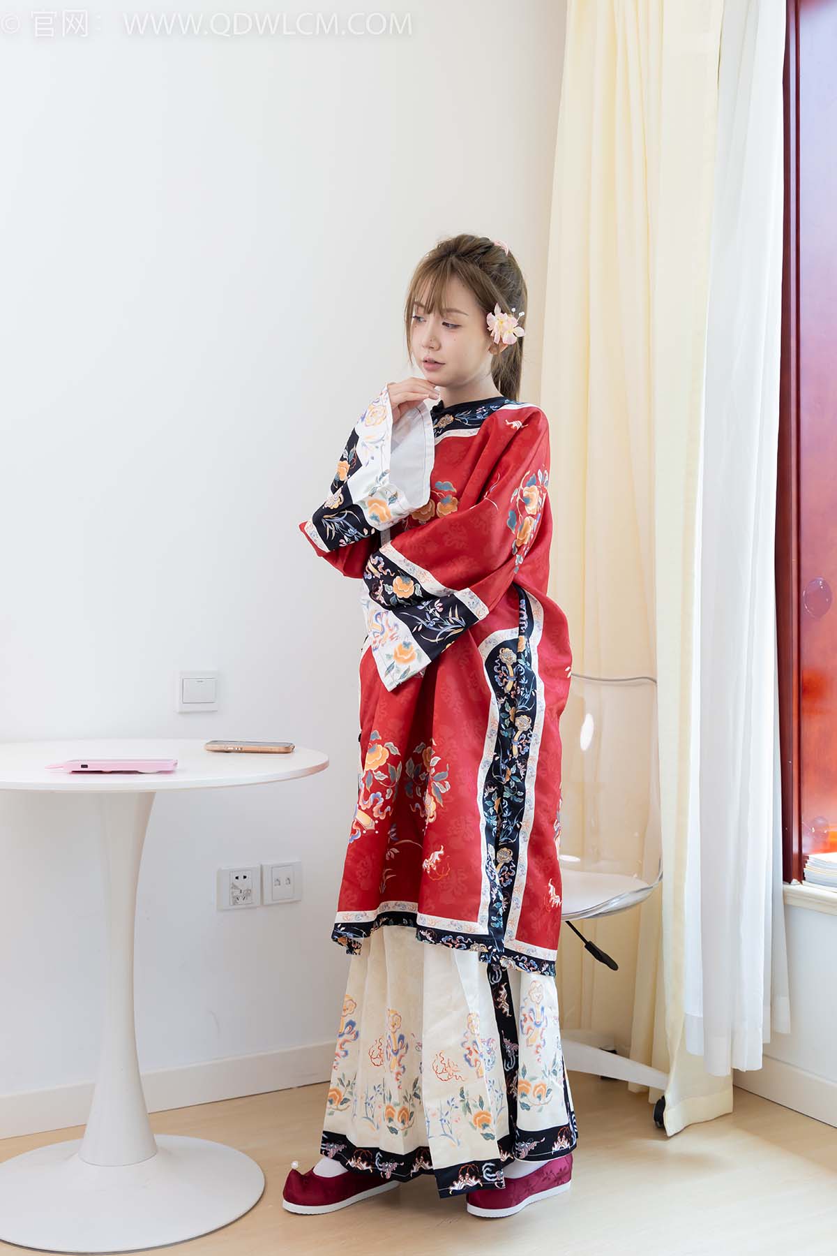 物恋传媒 NO.2429 小曦-汉服、布鞋、足袋、白棉袜 预览图 - 2