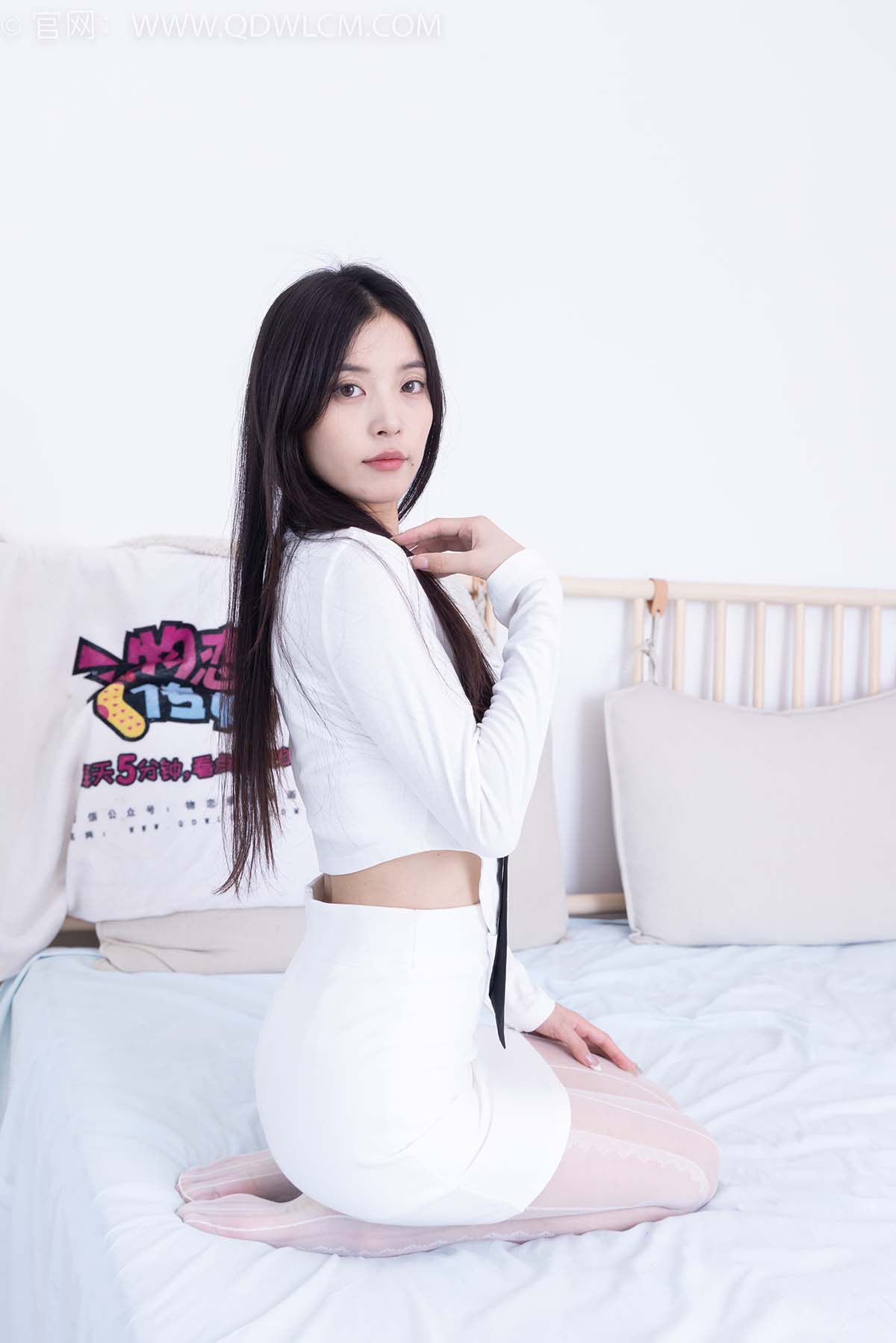 物恋传媒 NO.2431 茯苓-两双高跟鞋、两双丝