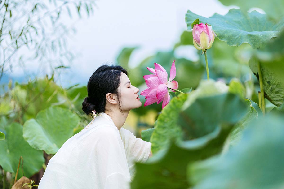 [YITUYU艺图语]2025.06.15 春有百花夏有荷 潘潘 预览图 - 2