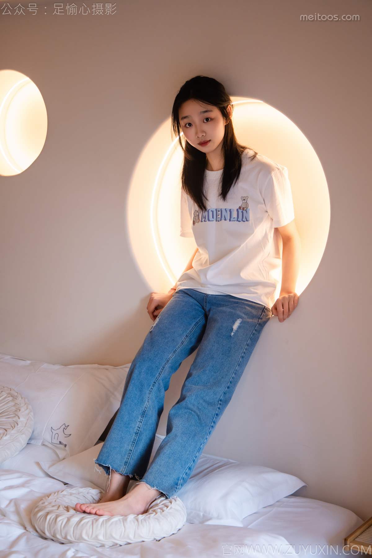 足愉心 NO.035 奶芙（搭配：白T恤、牛仔裤、运动鞋、白色棉袜、裸足）