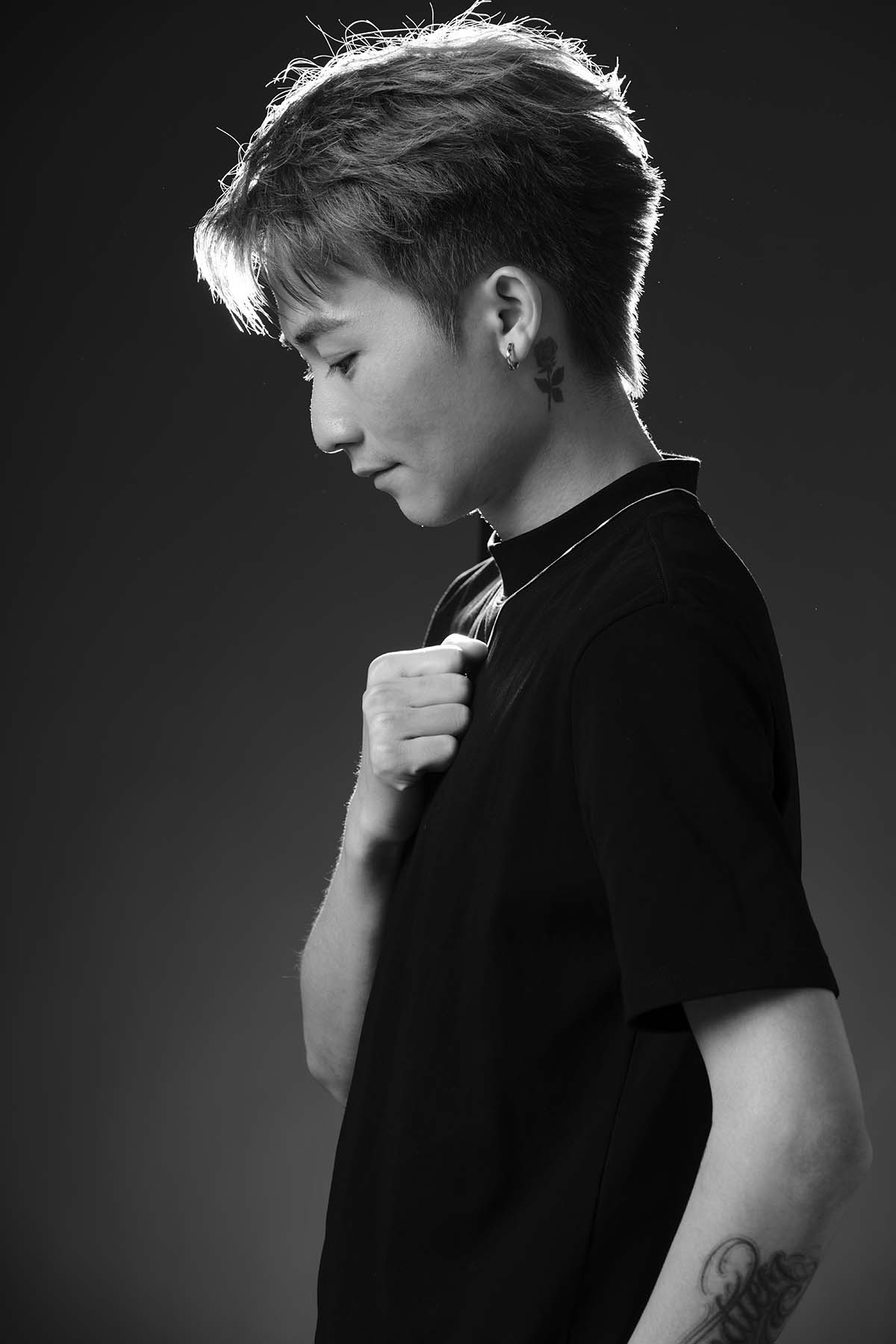 [YITUYU艺图语]2025.06.16 光影勾勒：男士深邃神态黑白影像 无名