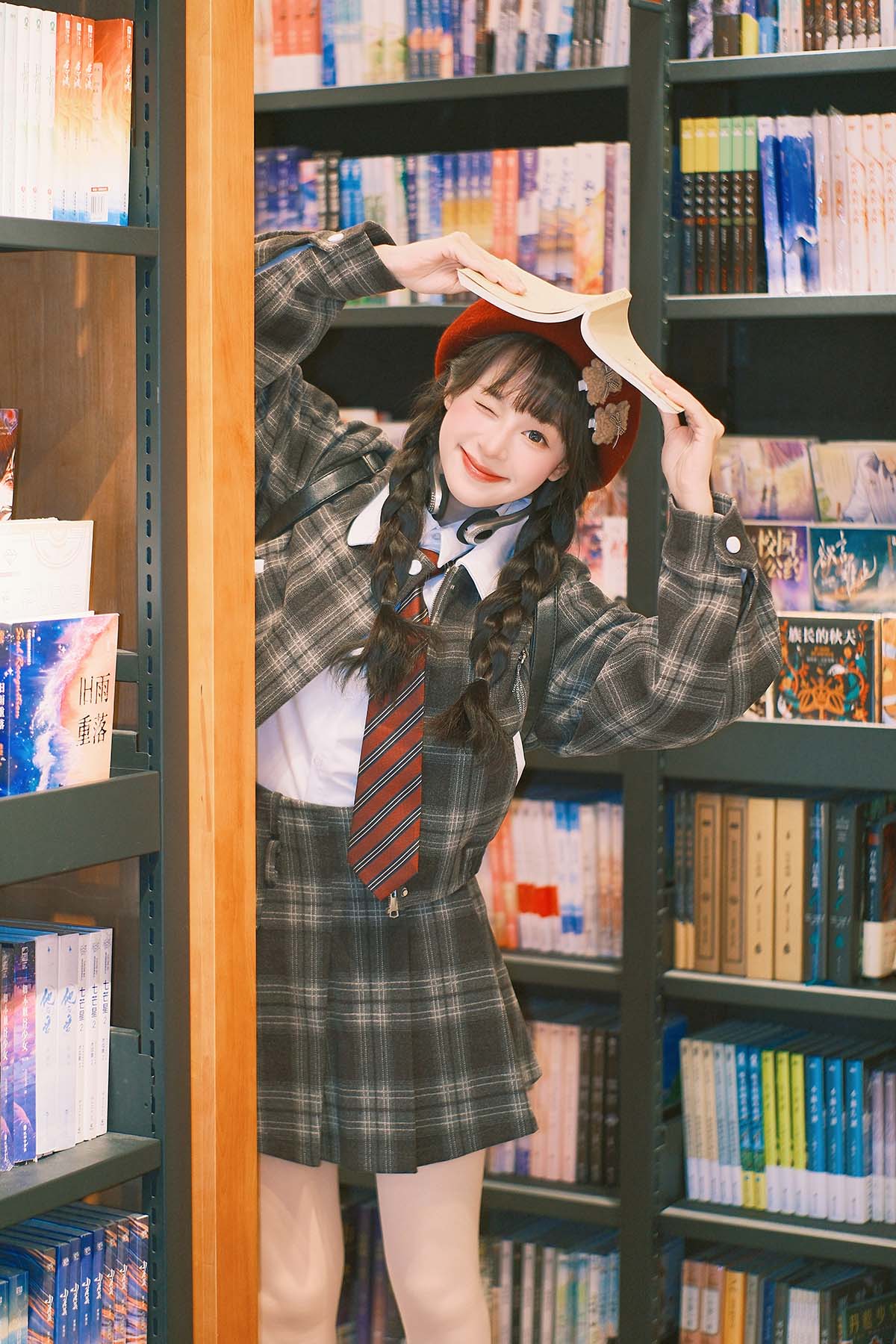 [YITUYU艺图语]2025.06.17 书店女孩 夏芋小年