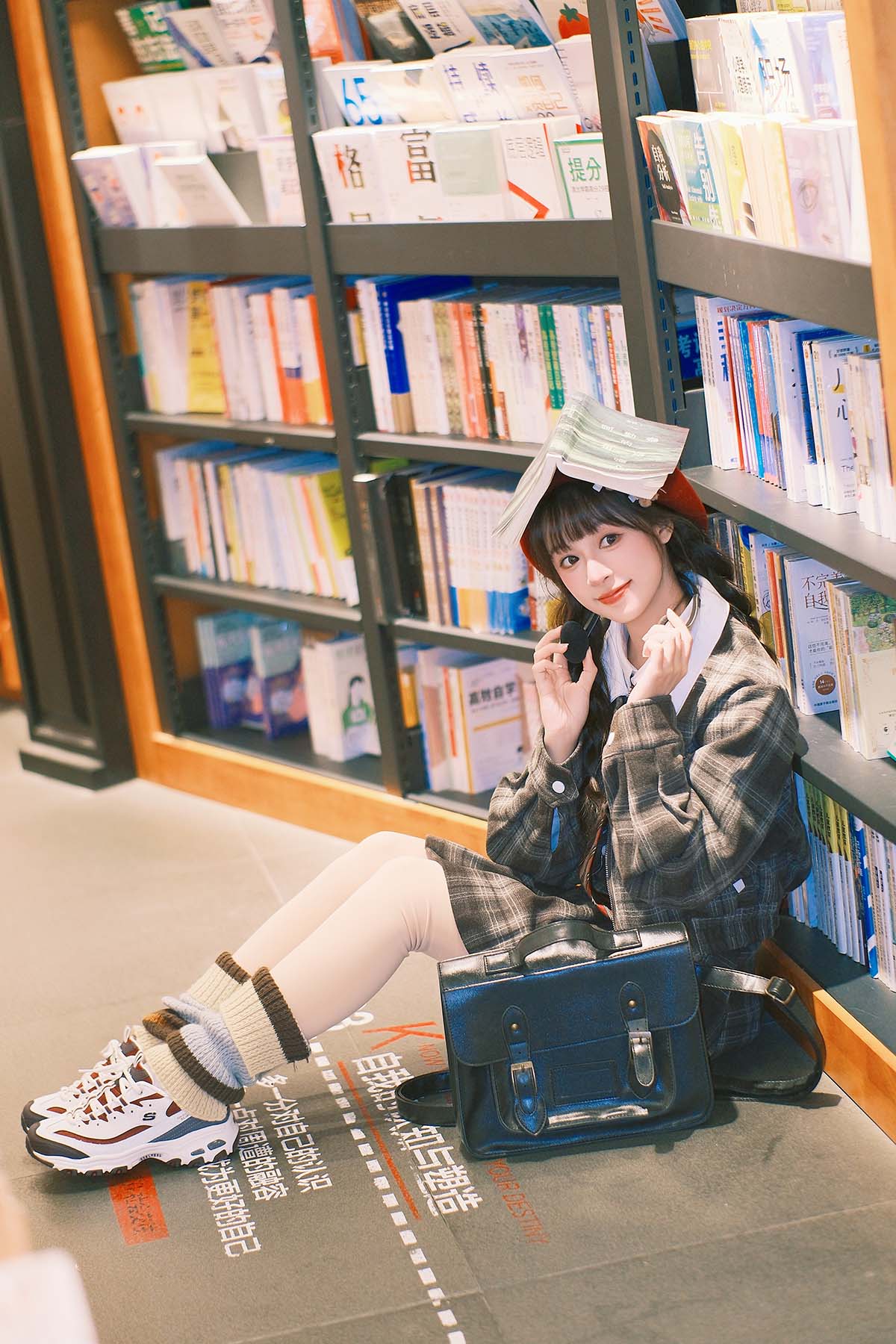 [YITUYU艺图语]2025.06.17 书店女孩 夏芋小年 预览图 - 2