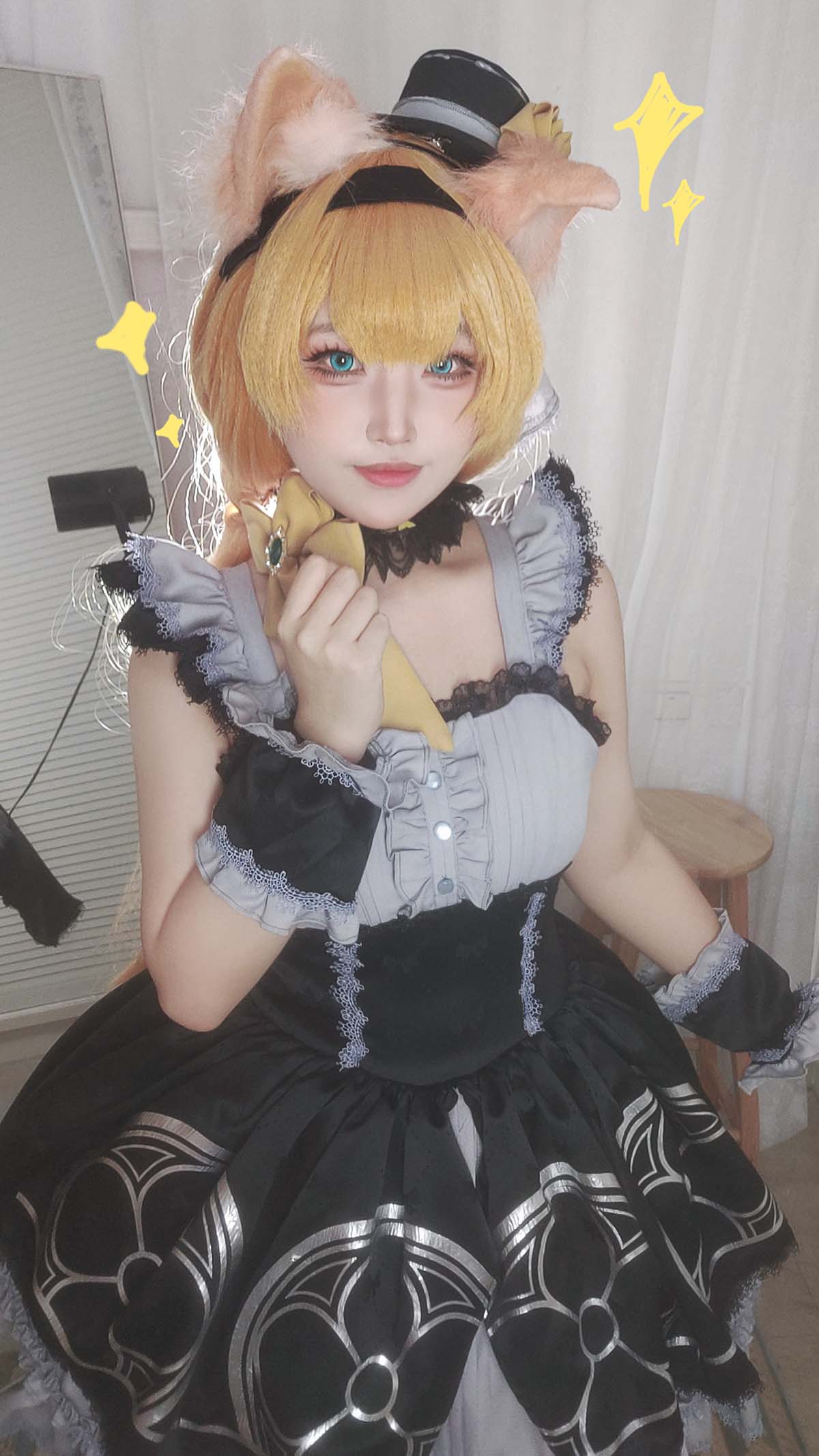 比奇堡黄塞方块 – 蔚蓝档案 玛丽偶像自拍