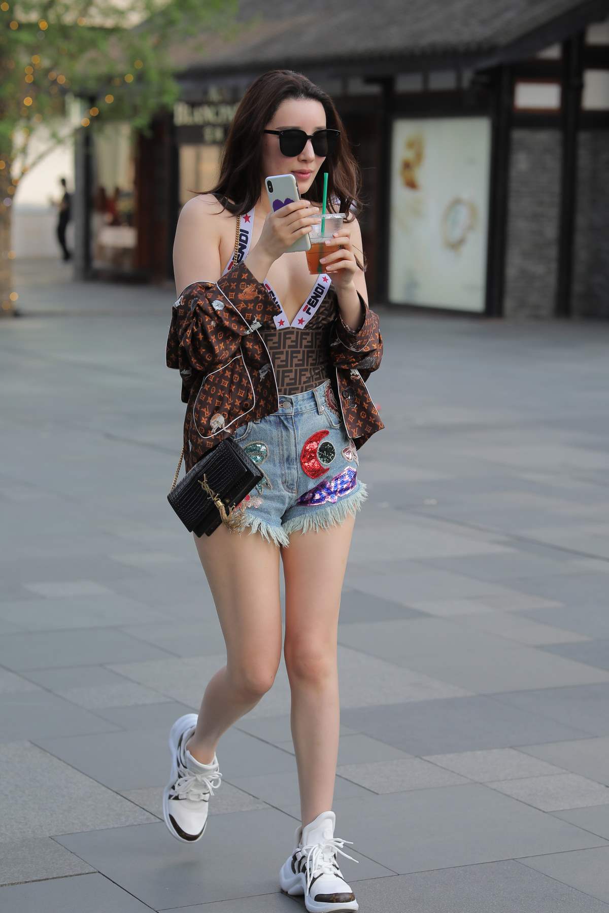 精选街拍作品 NO.4653 活力青春牛仔短裤