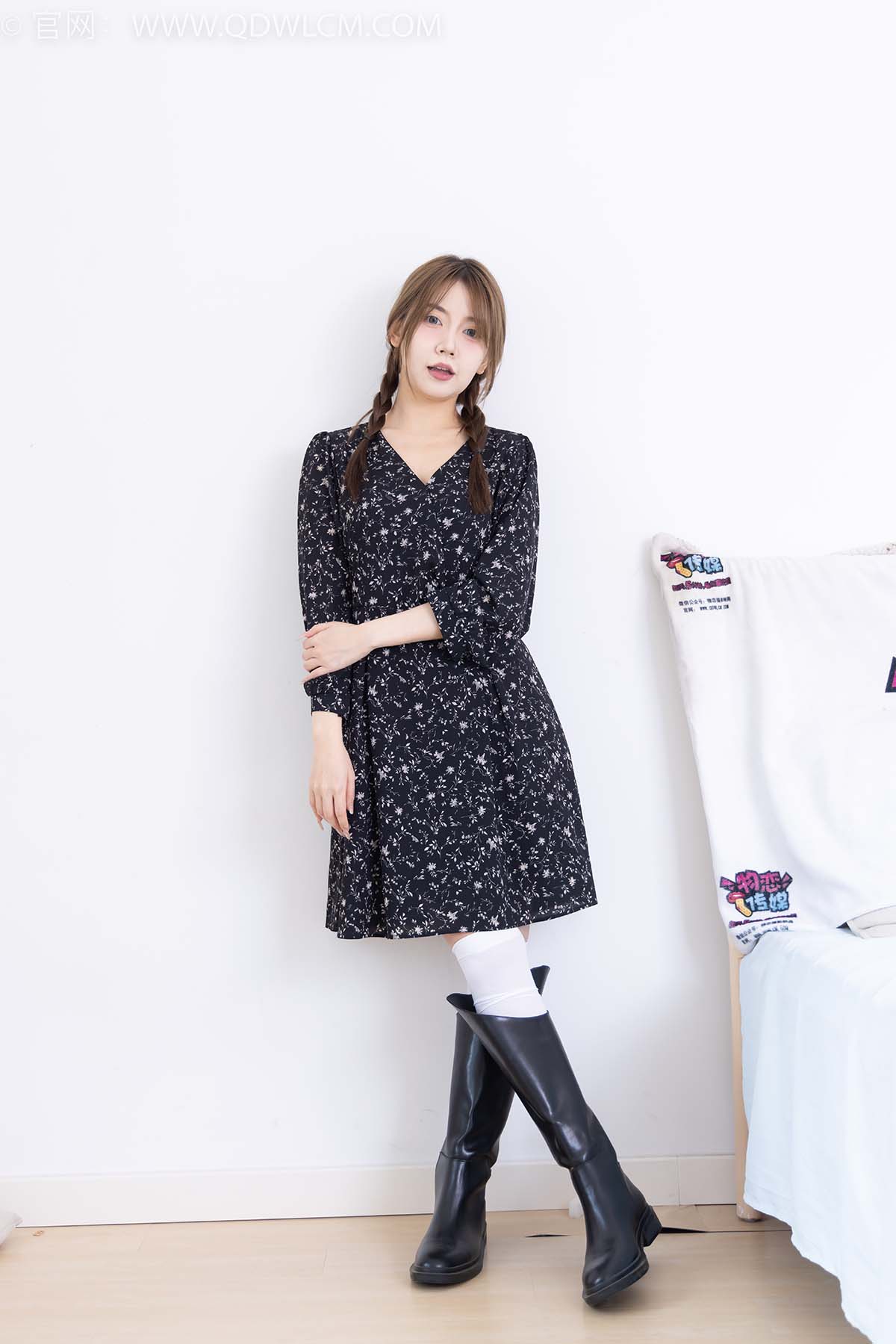 物恋传媒 NO.2435 小曦-长靴、高跟鞋、过膝袜