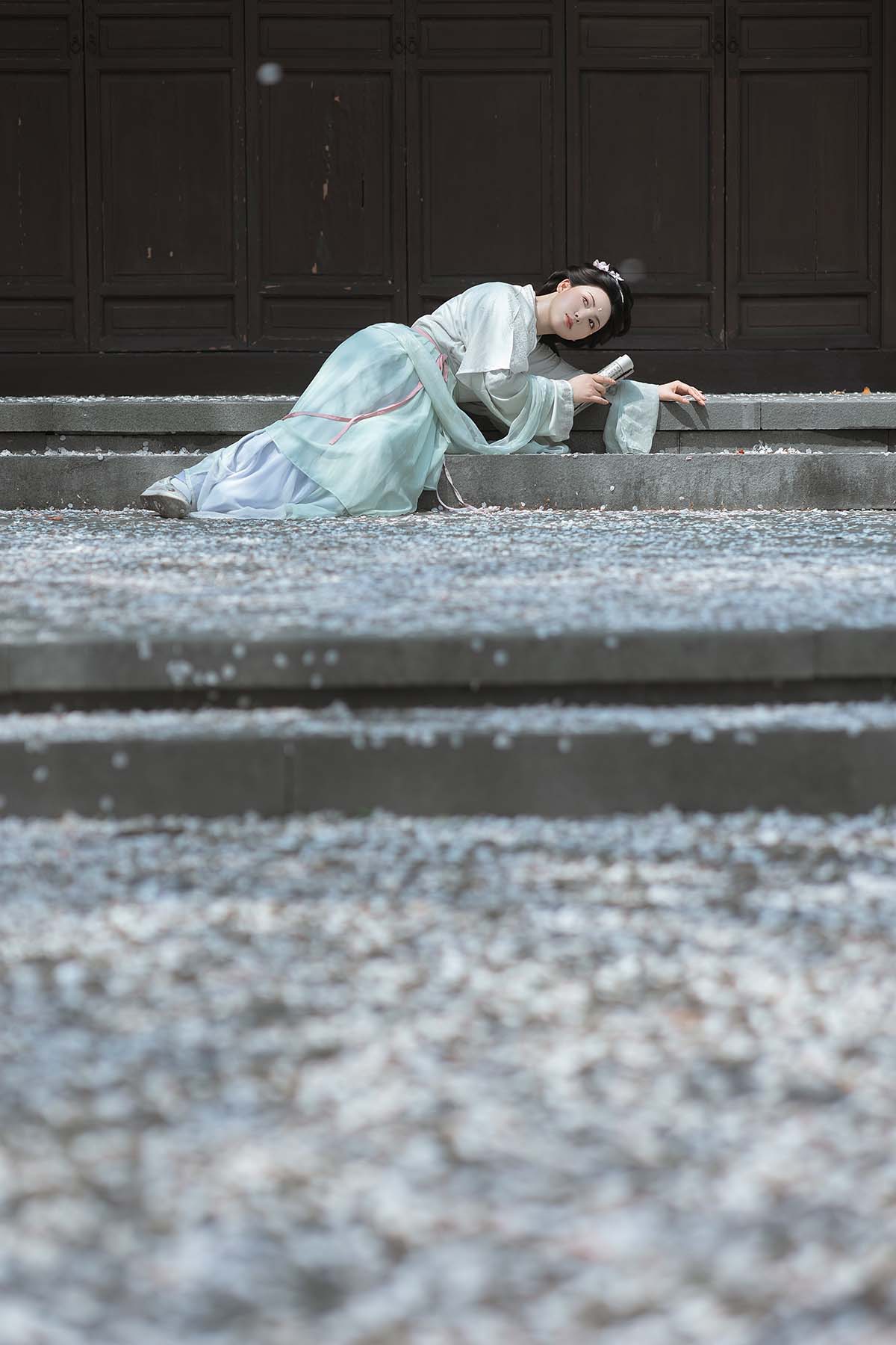 [YITUYU艺图语]2025.06.18 庭前雪 穆晏秋