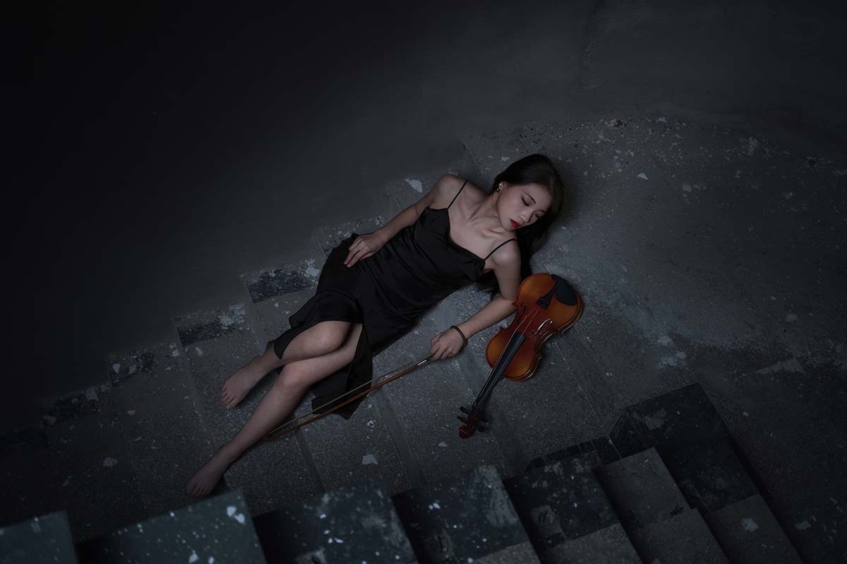 [YITUYU艺图语]2025.06.19 废墟中的小提琴少女 小七