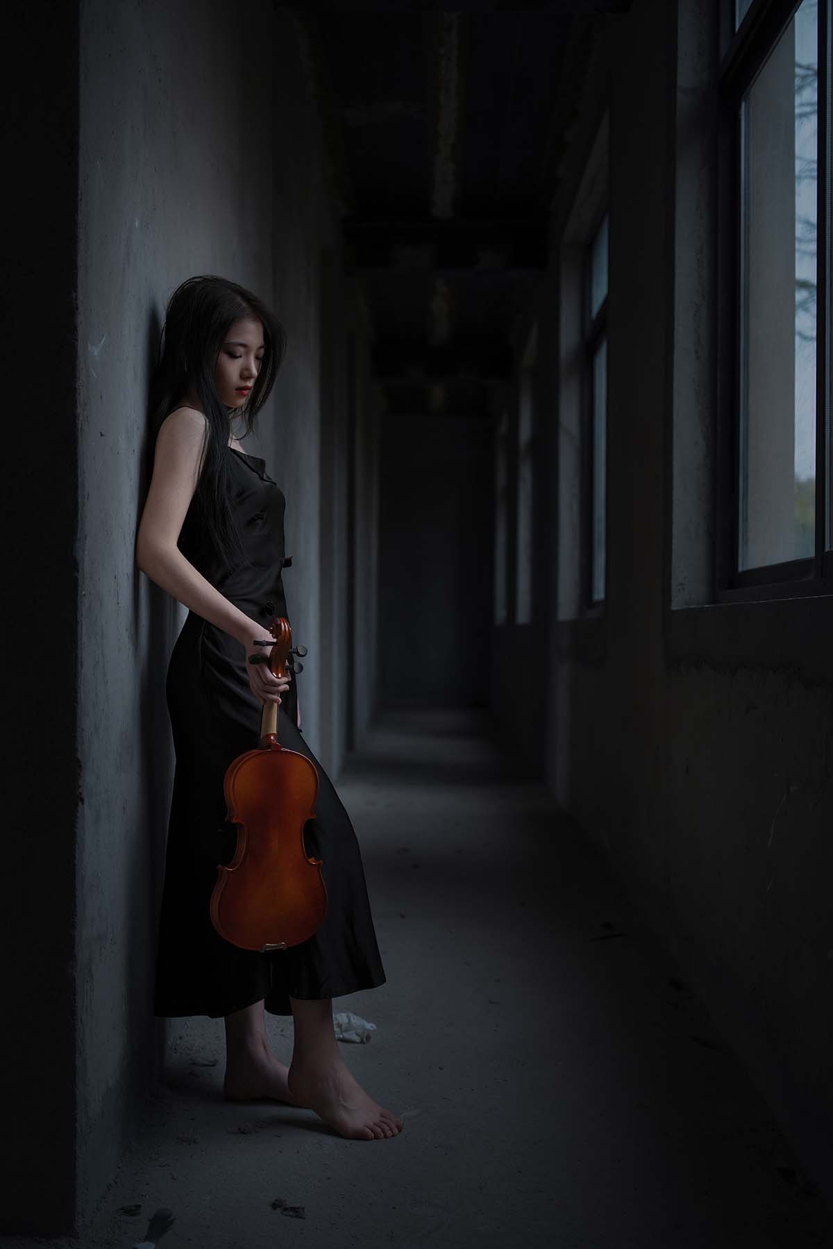 [YITUYU艺图语]2025.06.19 废墟中的小提琴少女 小七 预览图 - 2