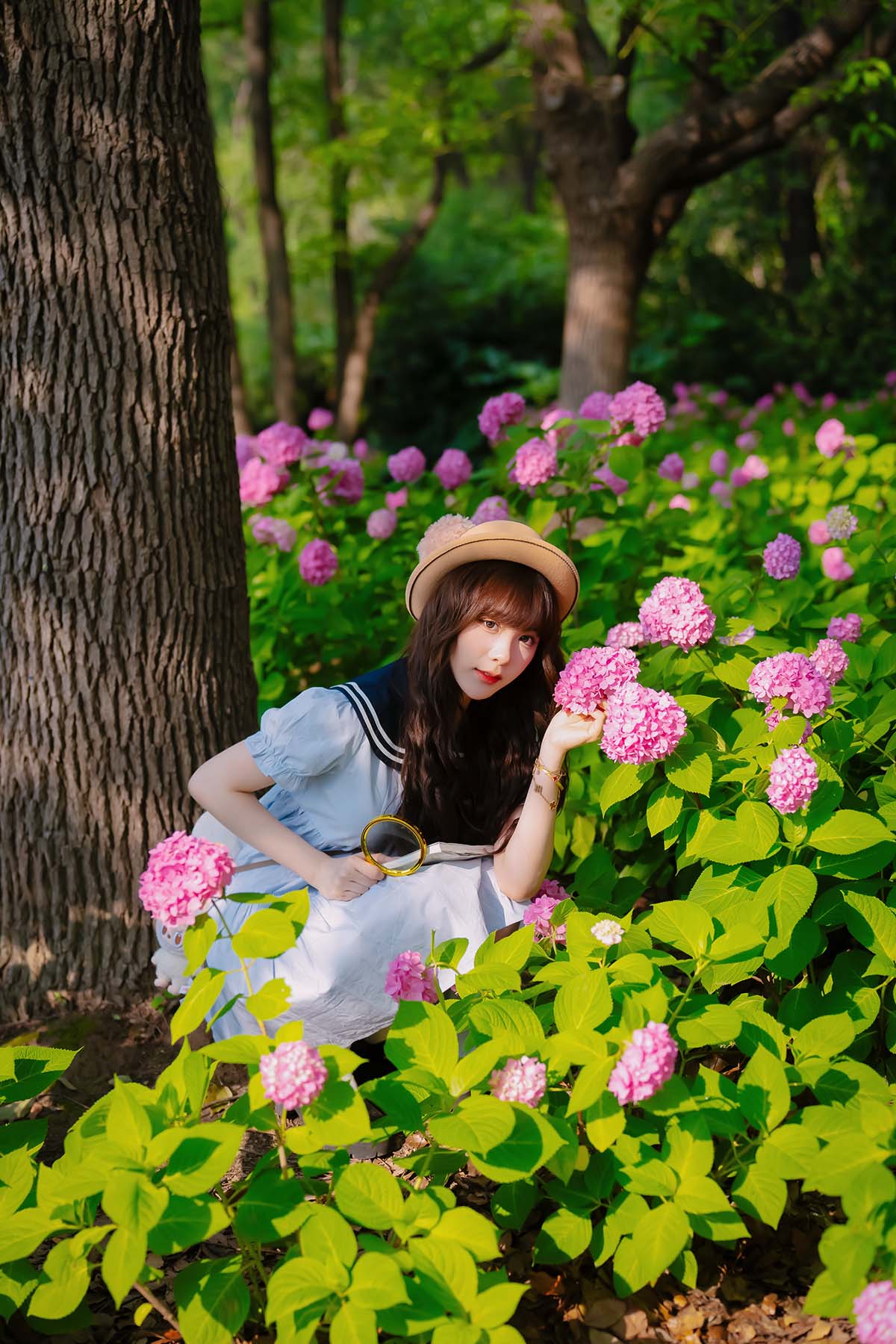 [YITUYU艺图语]2025.06.20 抱着童话书跌进滨江森林的红色绣球梦境！ 香菇菜包 预览图 - 2