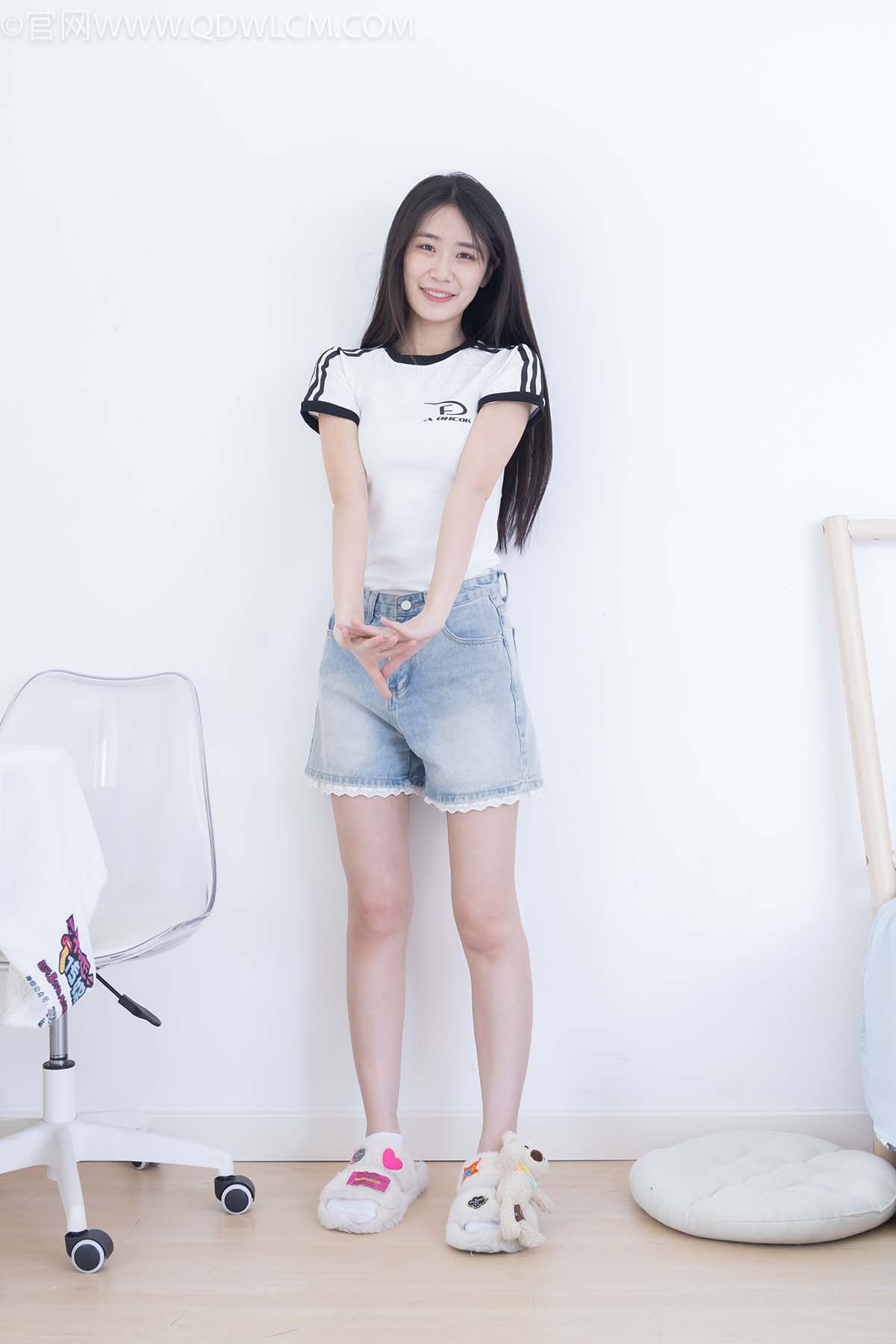 物恋传媒 NO.2439 菜菜-拖鞋、白棉袜