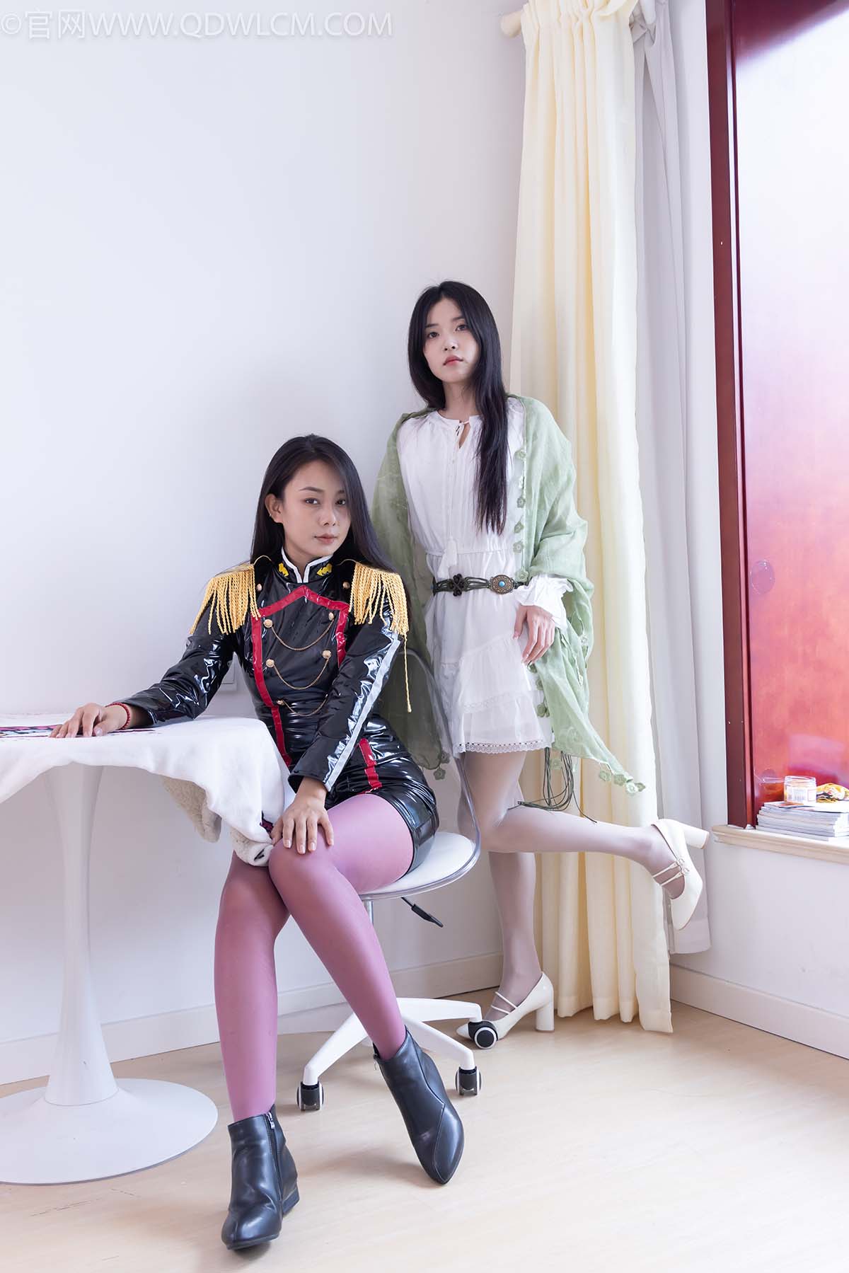 物恋传媒 NO.2442 茯苓&岚岚-高跟鞋、短靴、薄粉丝、薄白丝套薄灰丝