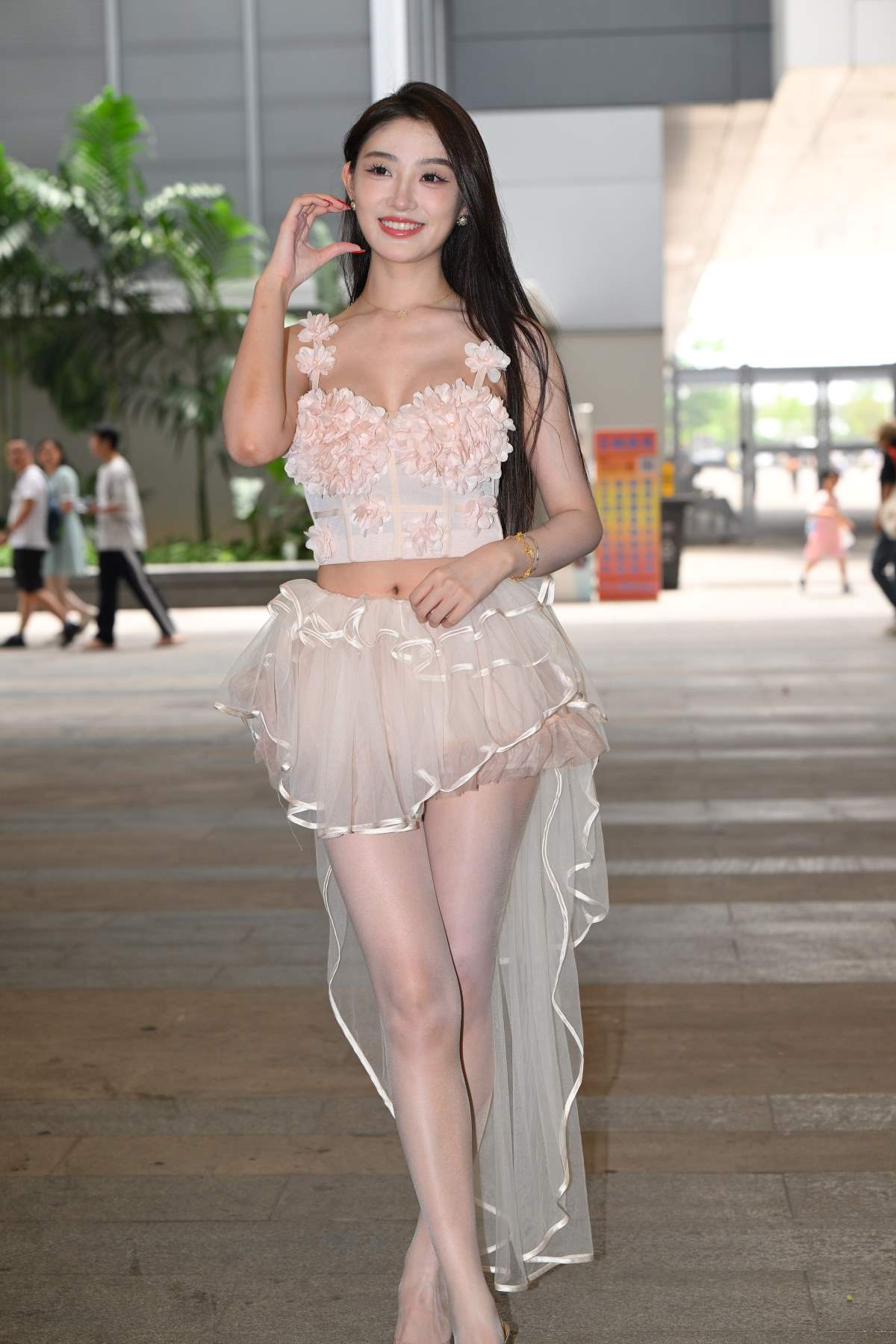 精选街拍作品 NO.4691 甜美粉色纱裙