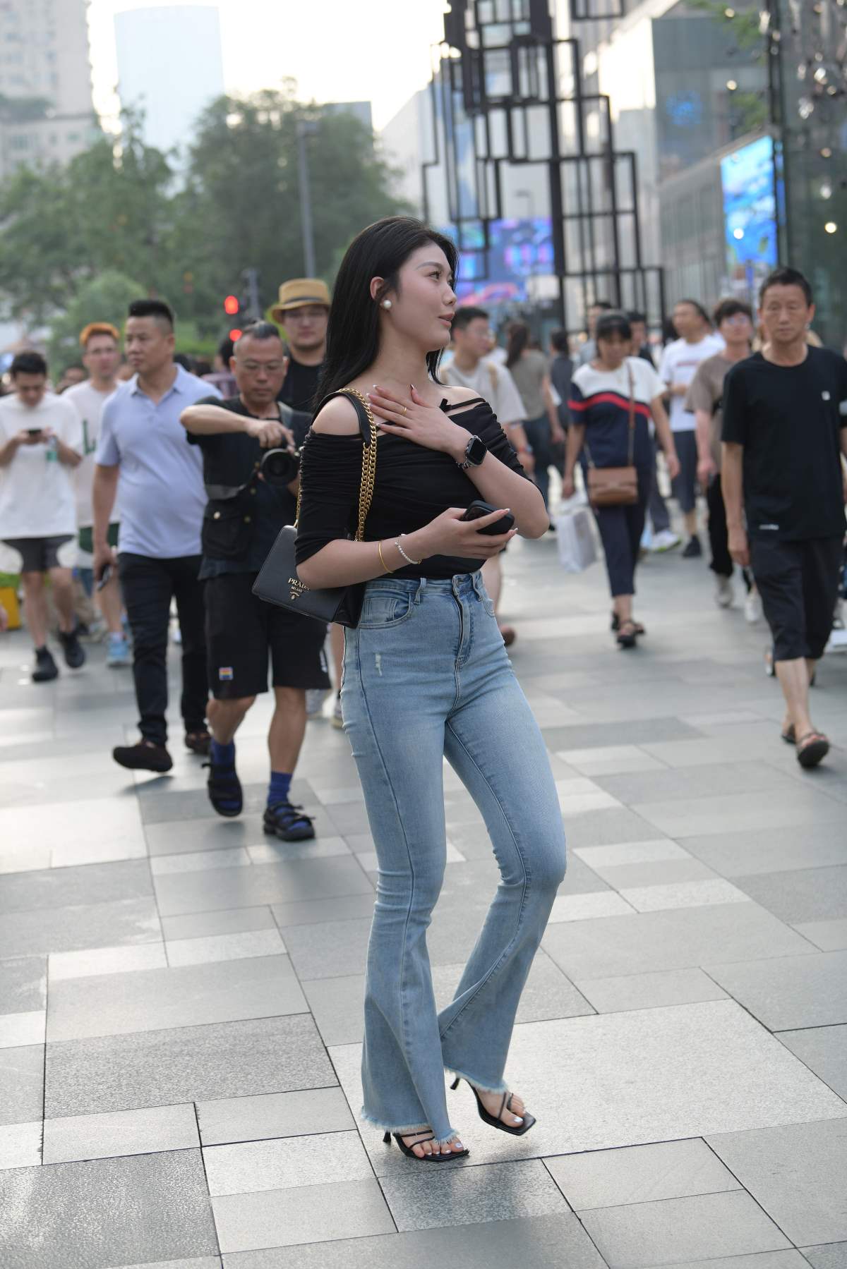 精选街拍作品 NO.4702 浅色喇叭牛仔裤