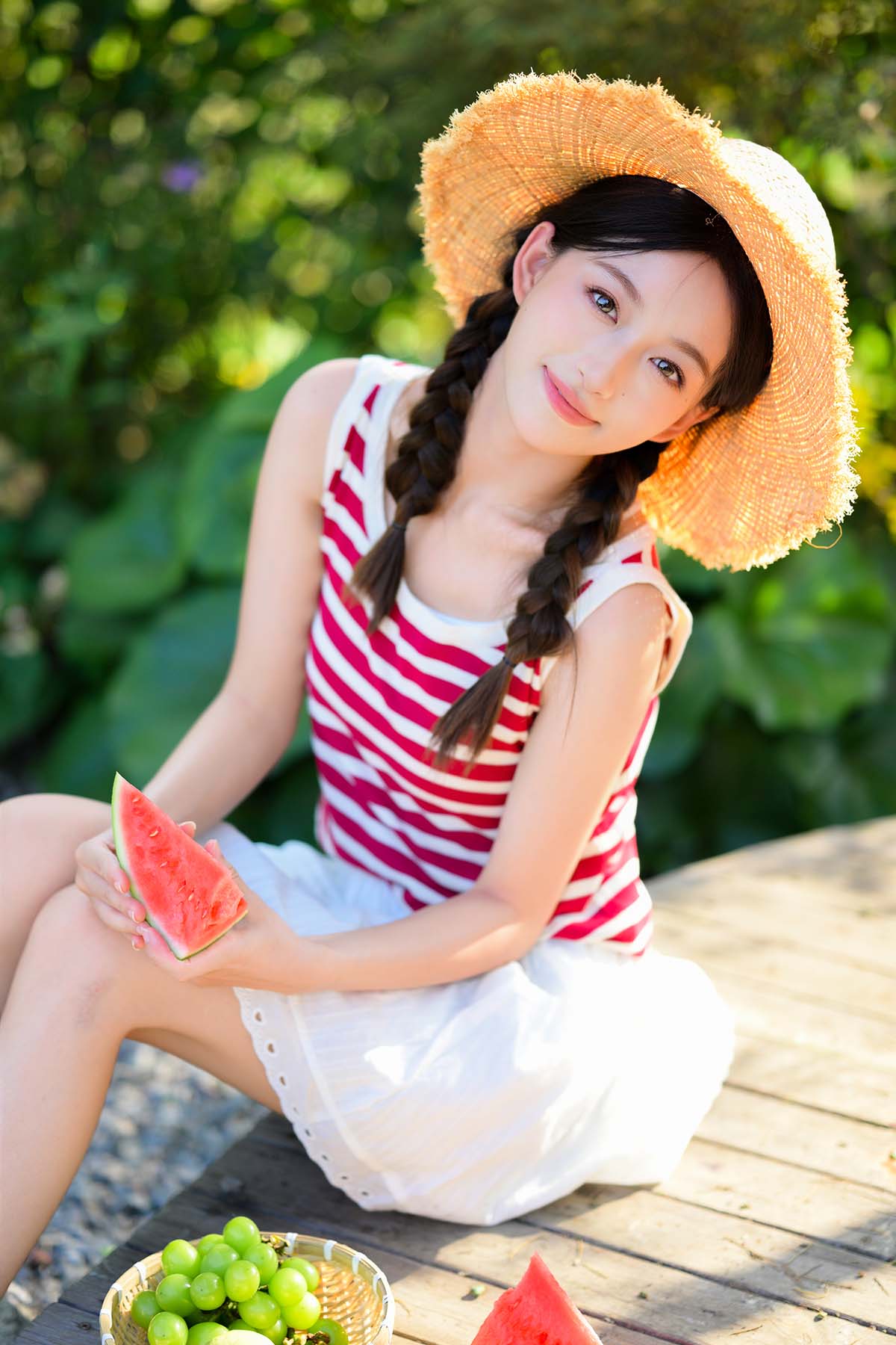 [YITUYU艺图语]2025.06.25 夏日少女与红西瓜 林淼鑫 预览图 - 2