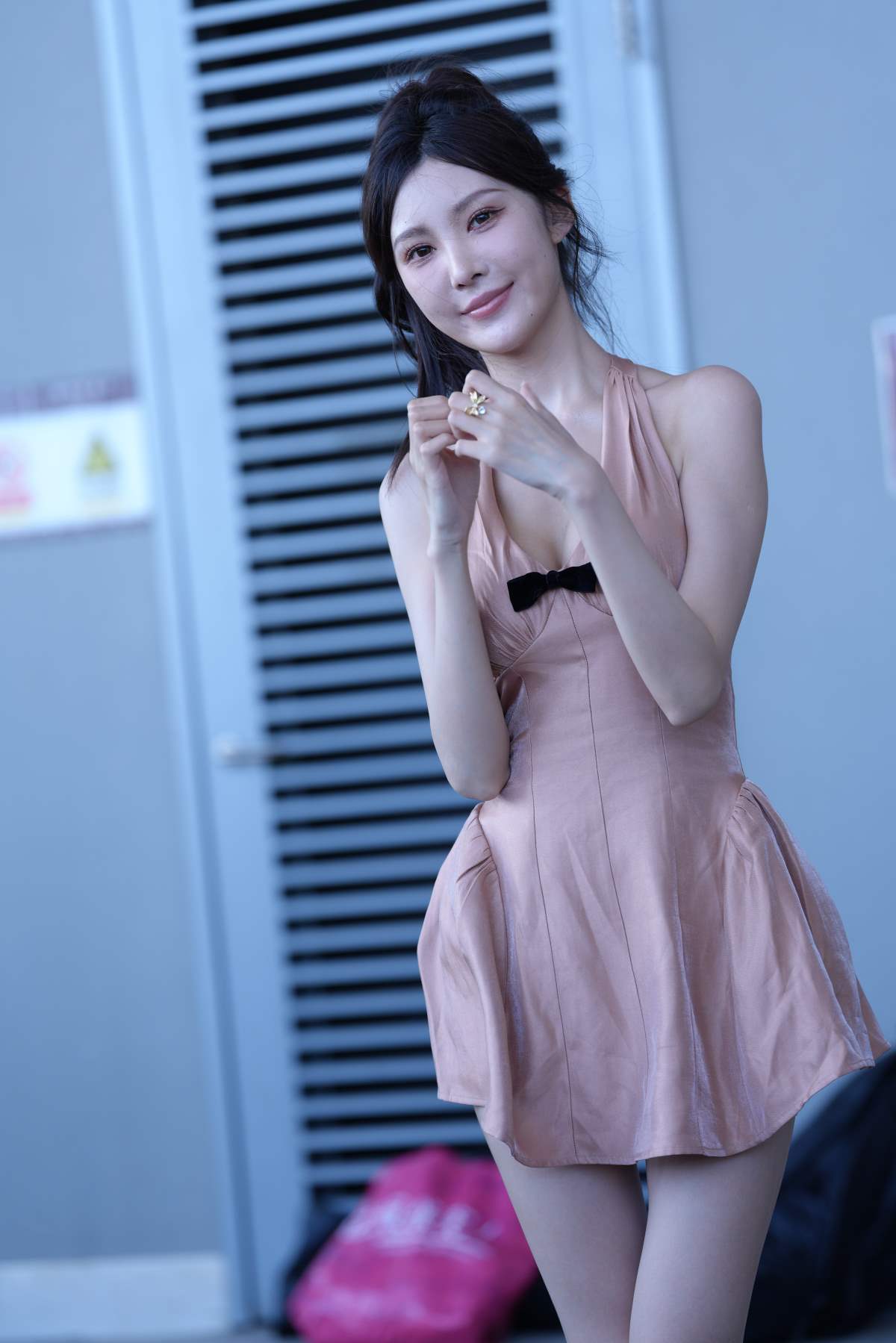 精选街拍作品 NO.4719 粉色吊带裙