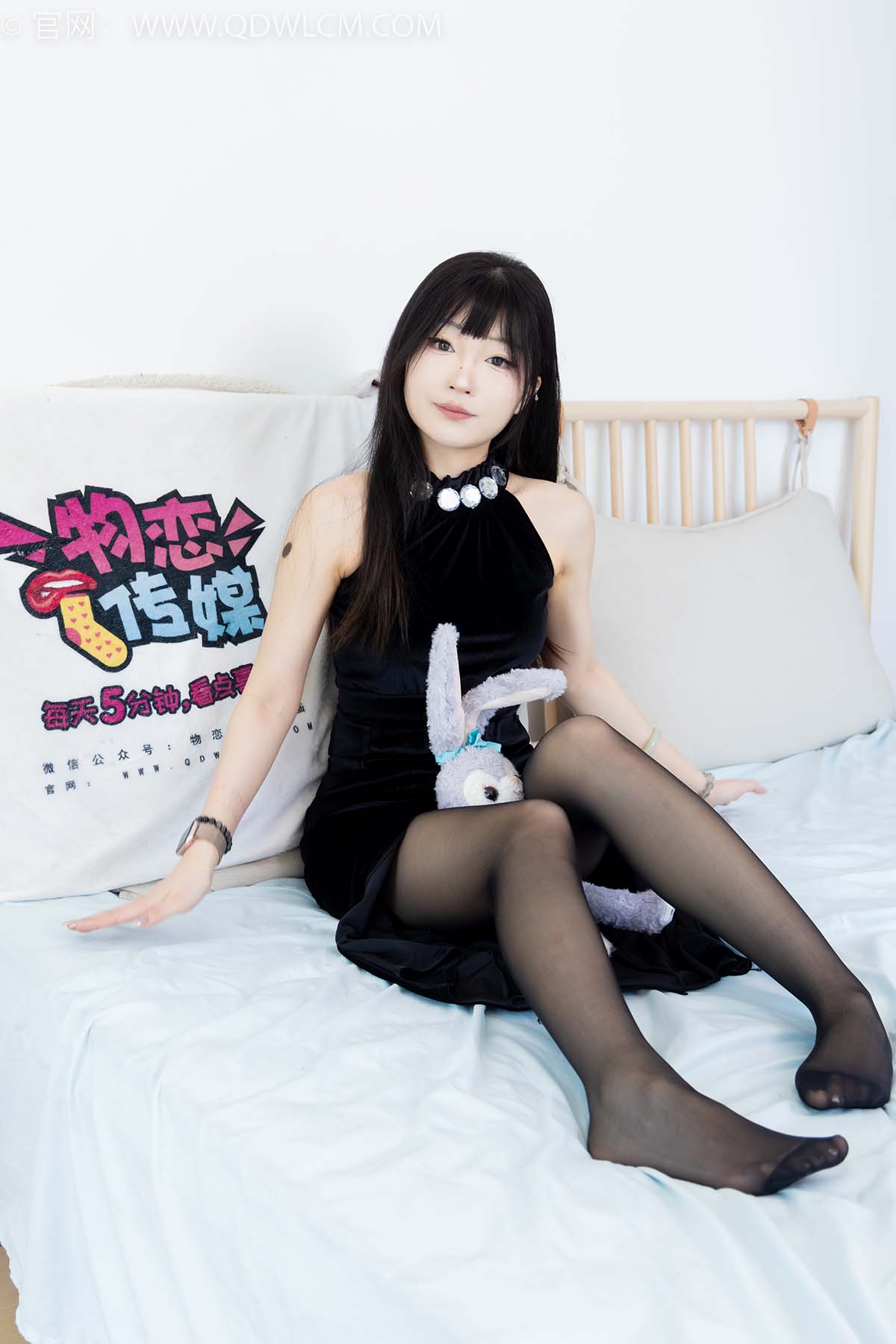 物恋传媒 NO.2453 嘟嘟-三双平底凉鞋、薄黑丝、裸足