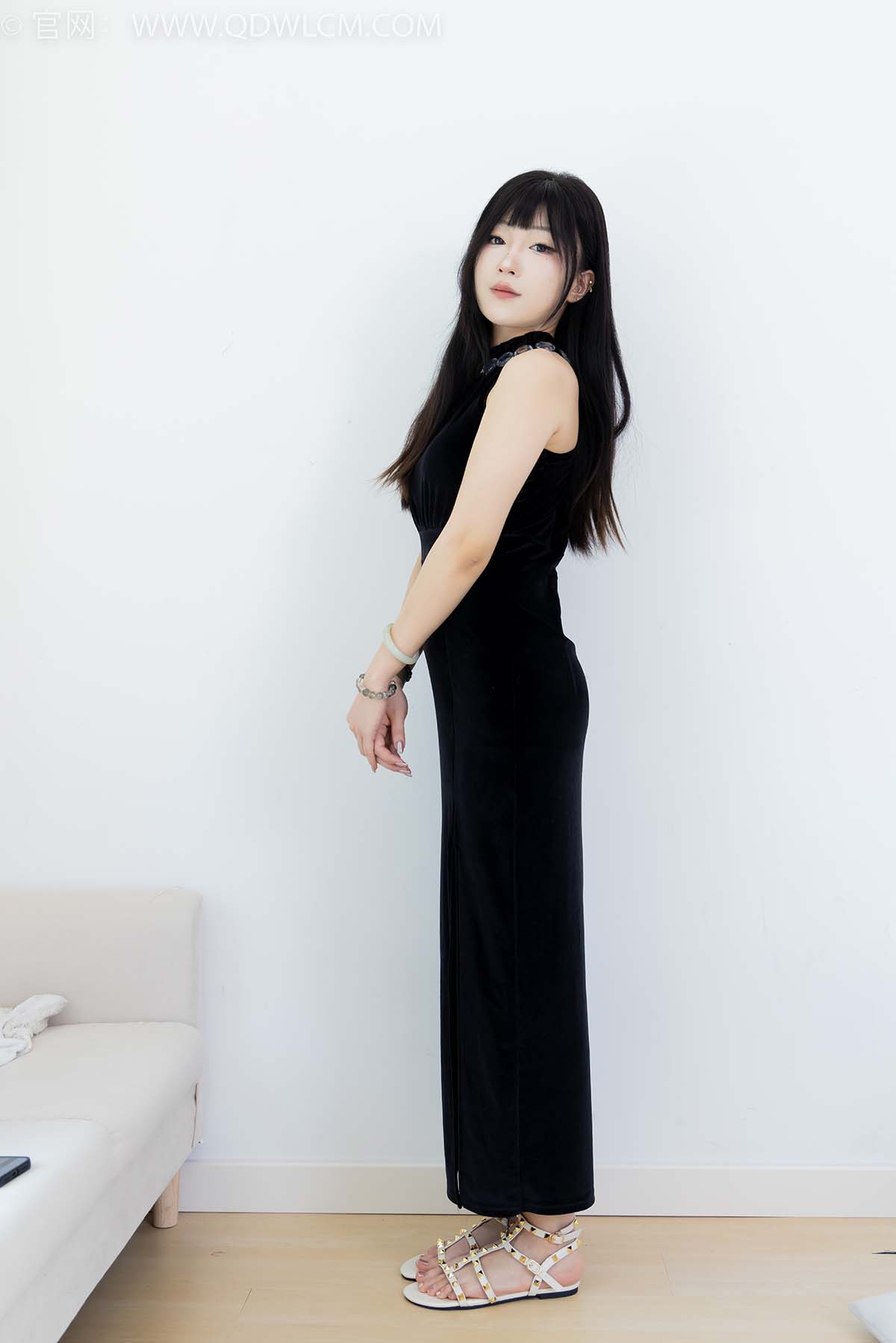 物恋传媒 NO.2453 嘟嘟-三双平底凉鞋、薄黑丝、裸足 预览图 - 2