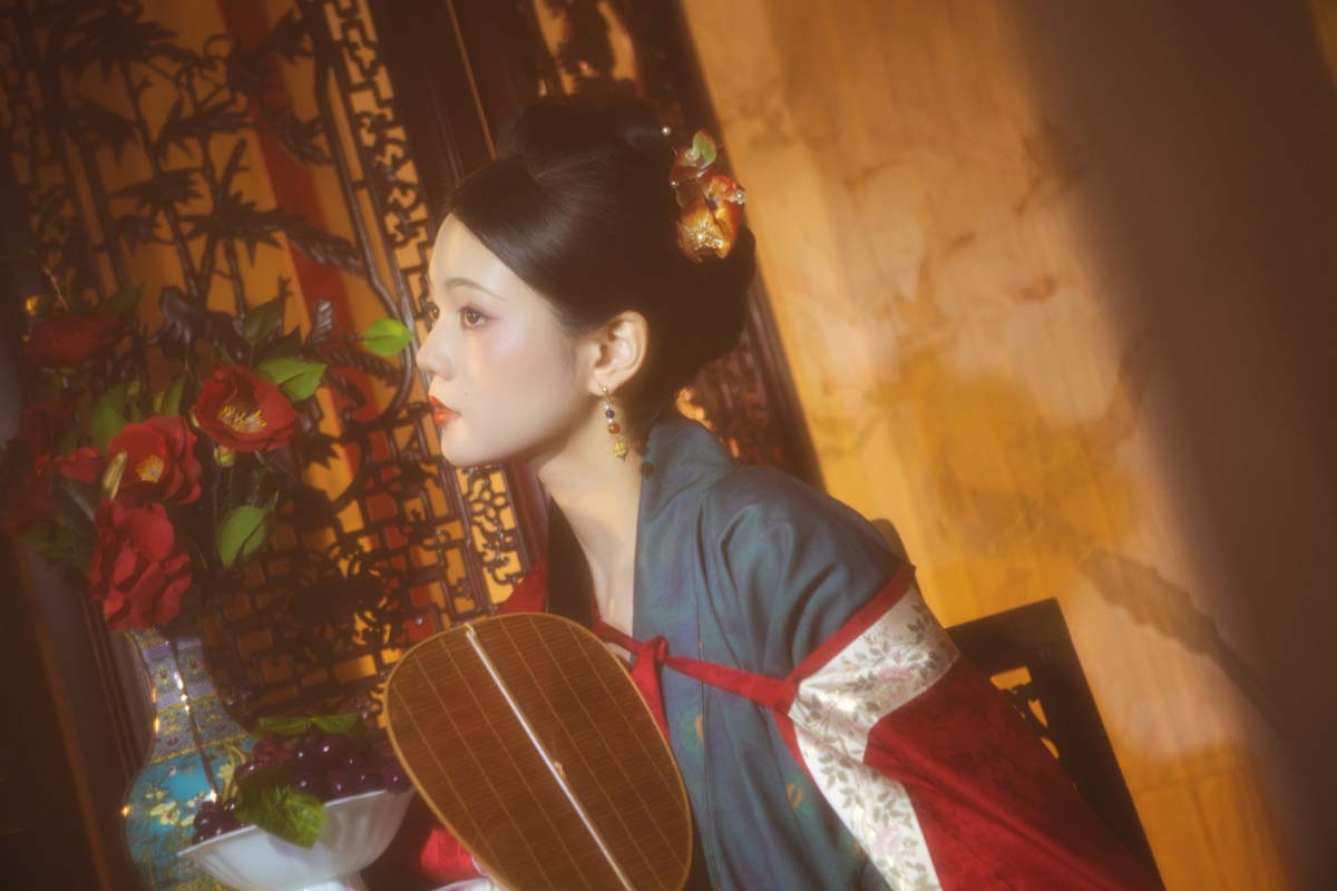 [YITUYU艺图语]2025.06.28 一室春深 吴莹琨琨