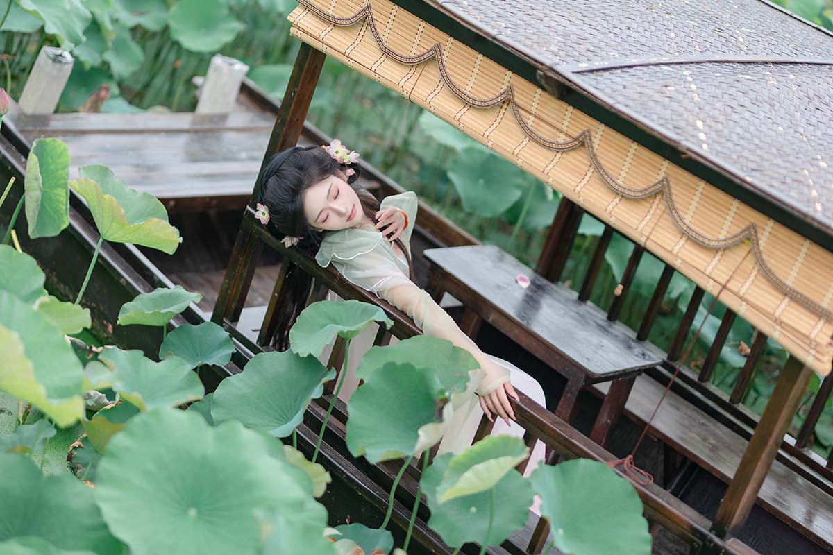 [YITUYU艺图语]2025.06.29 枯荷听雪 赤嫣在这里～