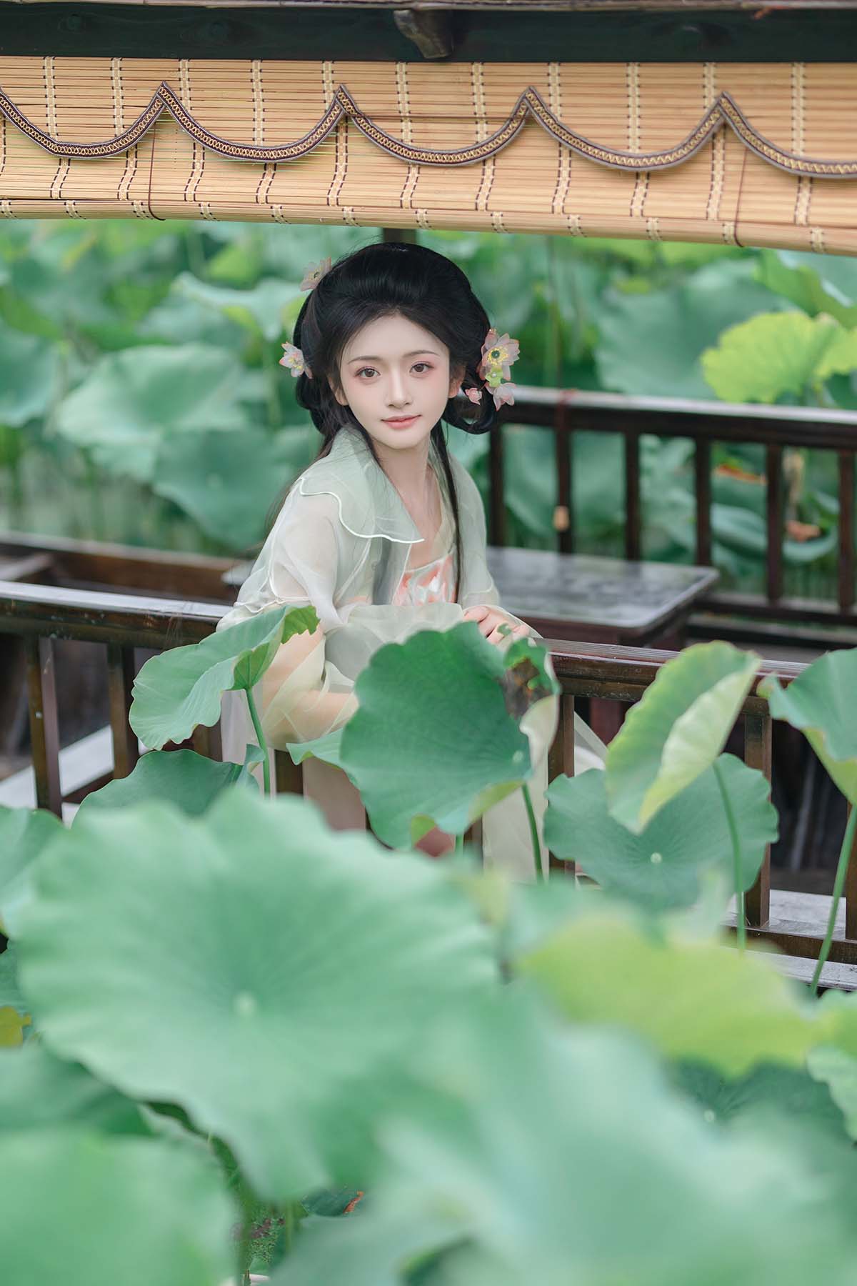 [YITUYU艺图语]2025.06.29 枯荷听雪 赤嫣在这里～ 预览图 - 2