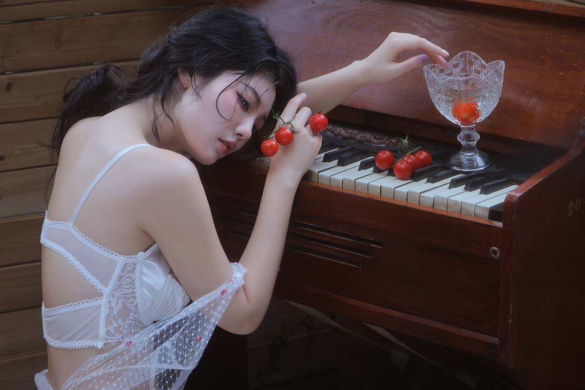 [YITUYU艺图语]2025.06.29 雨天木屋 桃良阿宅 预览图 - 2