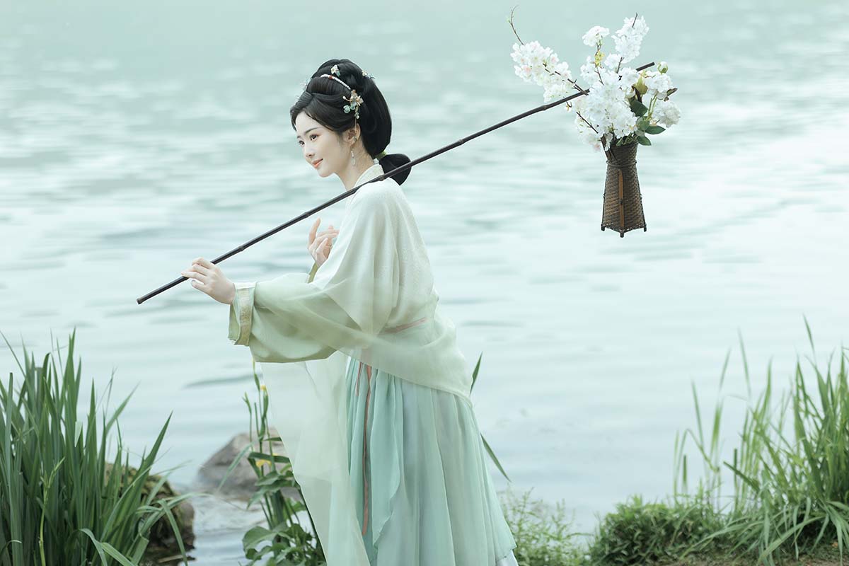 [YITUYU艺图语]2025.06.30 担花人 顾小满