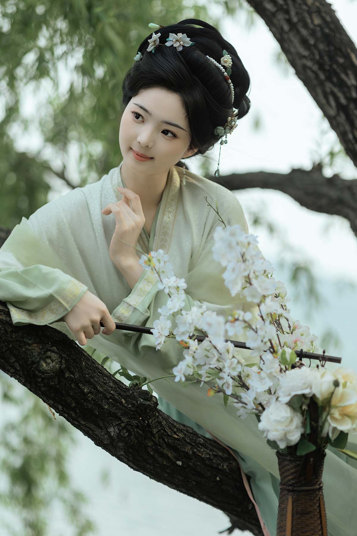 [YITUYU艺图语]2025.06.30 担花人 顾小满 预览图 - 2