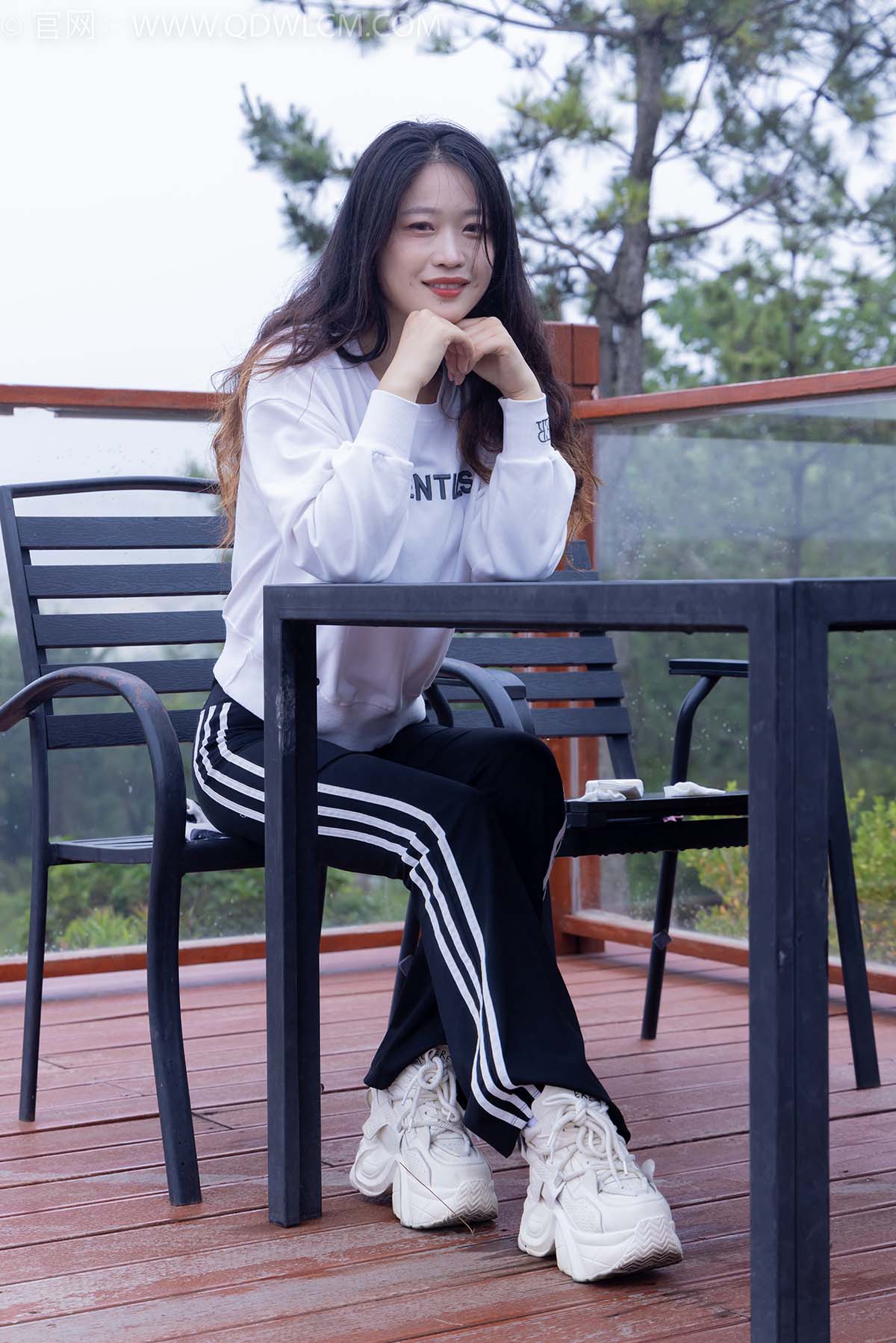 物恋传媒 NO.2458 小紫-运动鞋、白短棉袜、裸足