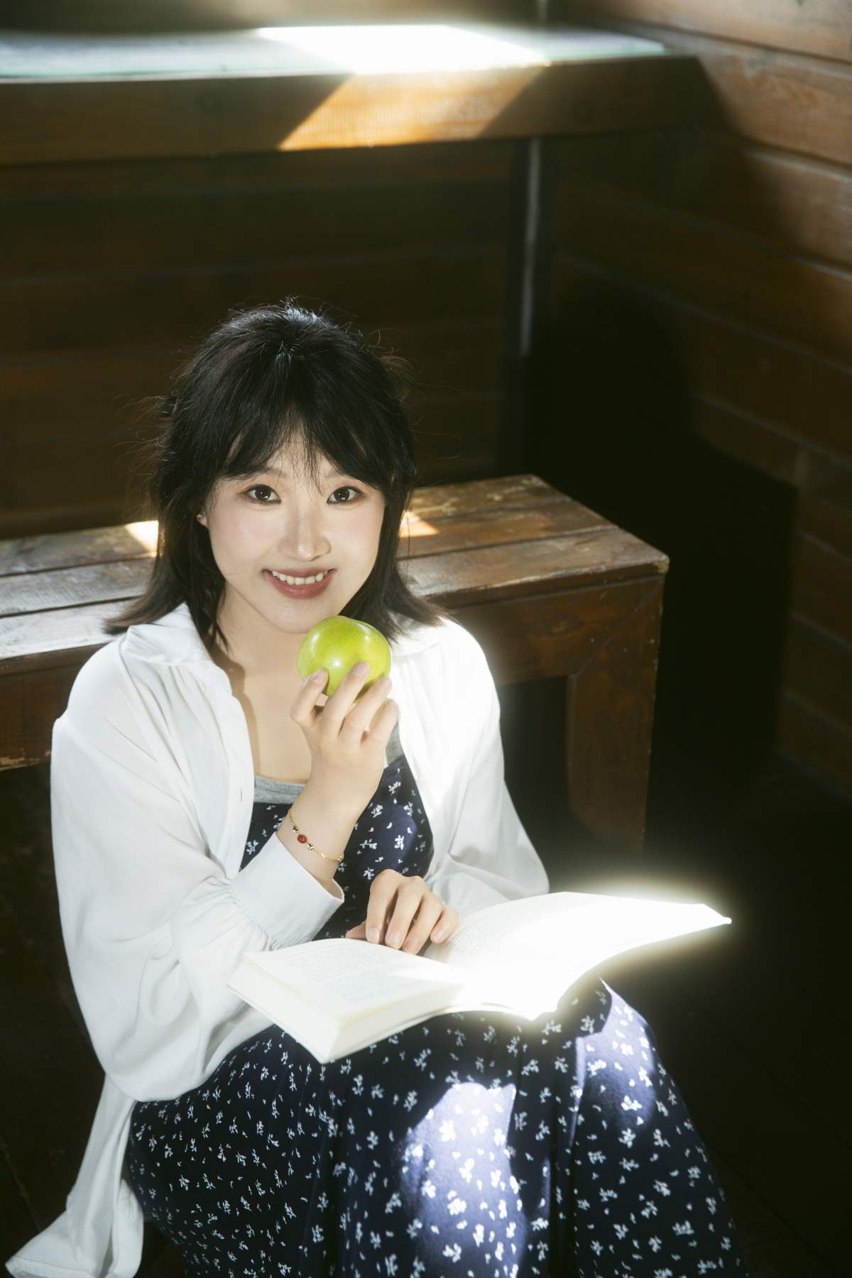 [YITUYU艺图语]2025.07.01 小木屋青苹果 阿肖与猫